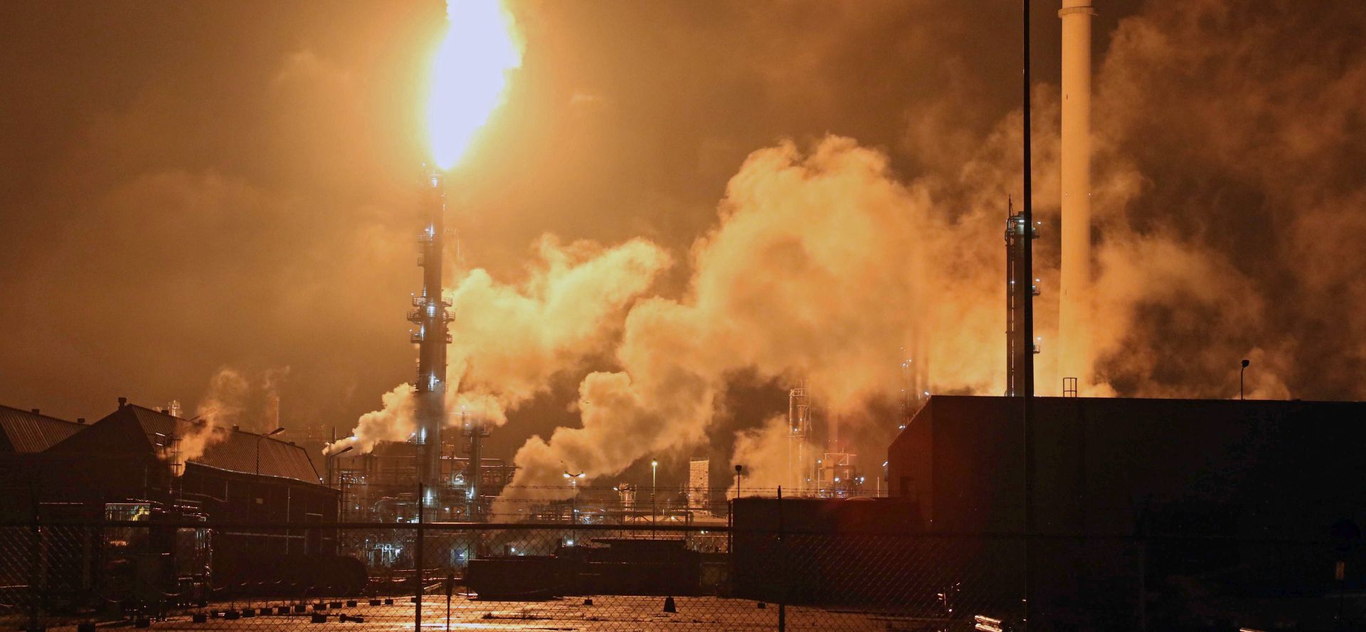epa06117083 Flames burst as gases are flared out at the Shell refinery Pernis at the Vondelingenplaat in Rotterdam, The Netherlands, 29 July 2017 (issued 30 July 2017). A short circuit in the power station failure caused the electricity to be switched off.  EPA/MediaTV