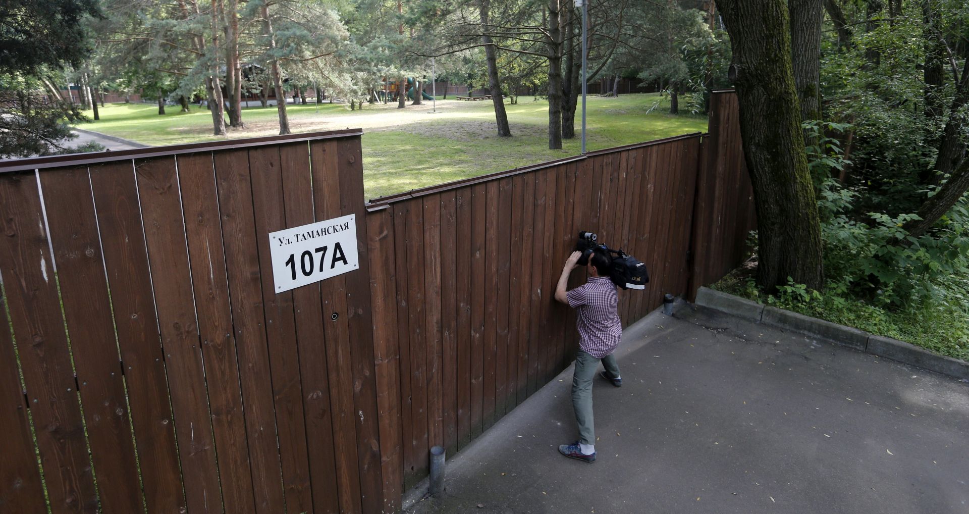 epaselect epa06114688 A journalist films a view of the dacha in Serebryany Bor, recreation territory inside Moscow, suspended for using, as a response sanction after adopting by US congress new anti-Russian sanctions, Russia, 28 July 2017. The other response sanctions suspend using warehouse of 2000 square meters in Dorozhnaya street industrial zone and to reduce US diplomatic and technical personnel of US diplomatic organizations to 455 people, what is equal with Russia in USA.  EPA/SERGEI CHIRIKOV