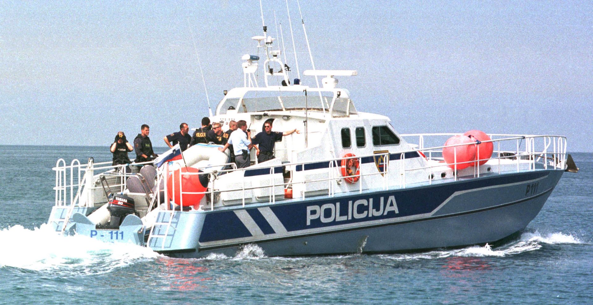 Piran, Slovenija - Slovenski policijski brod u Piranskom zaljevu.
foto FaH