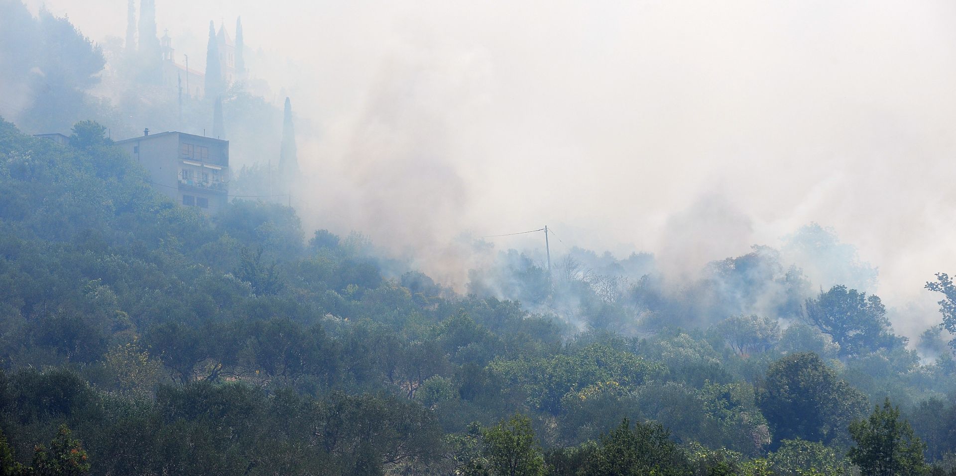 Split, 17. 07. 2017. Veliki požar u Sitnom Donjem pokraj Srinjina.
Foto: Mario Strmotić