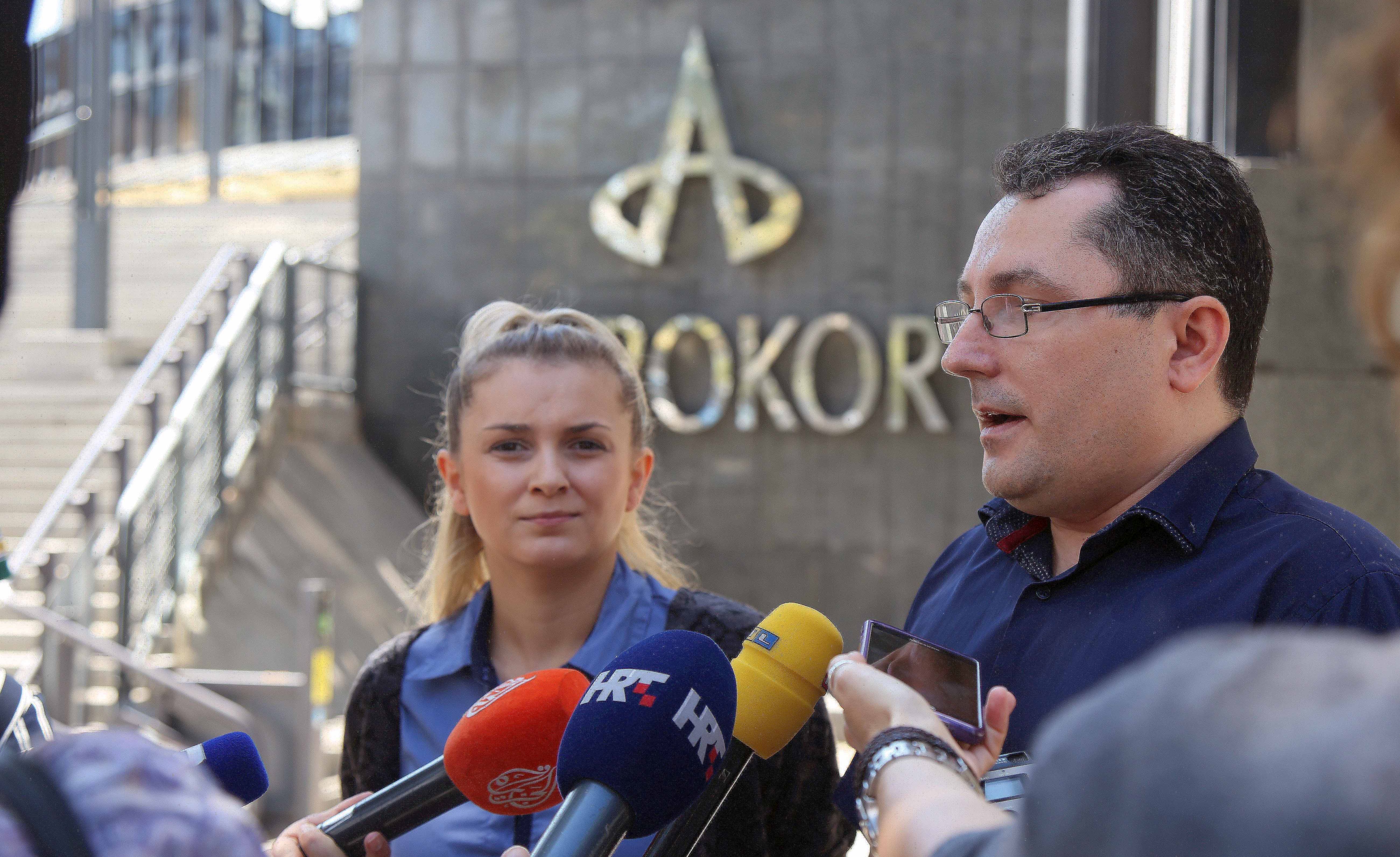 Zagreb, 28.07.2017 - Hrvatska udruga poljoprivrednika i udruga Nezavisni seljaci Hrvatske odrat æe konferenciju za novinare na kojoj æe njihovi predstavnici govoriti o poèetku isplate Agrokorovih dugovanja malim dobavljaèima, a iznijet æe i svoje viðenje buduænosti poslovanja malih obiteljskih dobavljaèa s tvrtkama iz koncerna Agrokor i buduænosti poljoprivrednog sektora toga koncerna. Na fotografiji Jasna Danièiæ i Tihomir Jaiæ. foto HINA /Zvonimir KUHTIÆ/ zk