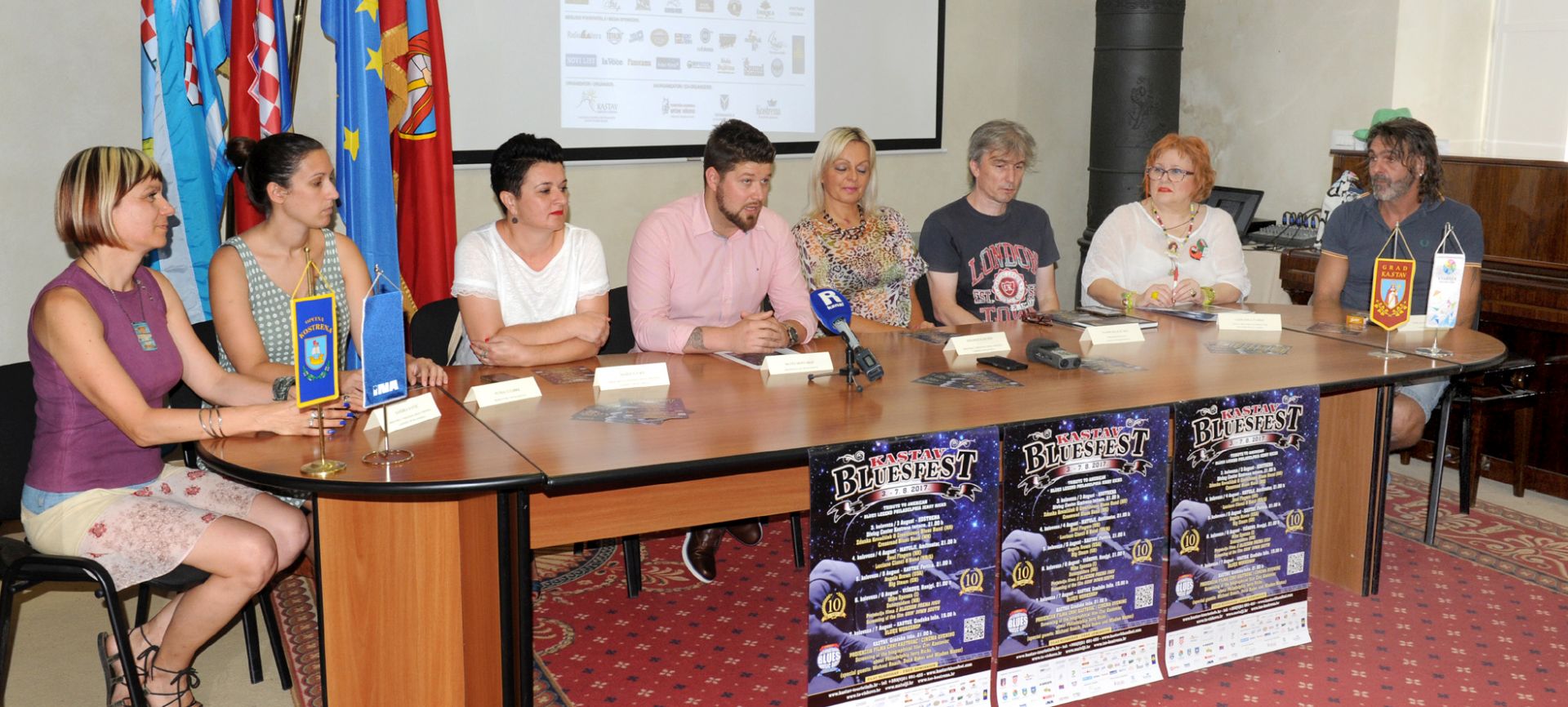 Kastav, 01.08.2017 - Na konferenciji za novinare predstavljen je glavni i popratni program desetog izdanja Kastav Blues Festivala, koji æe se ove godine odrati na èetiri lokacije - u Kostreni, Matuljima, Kastvu i Vikovu.
foto HINA/ Miljenko KLEPAC/ ik