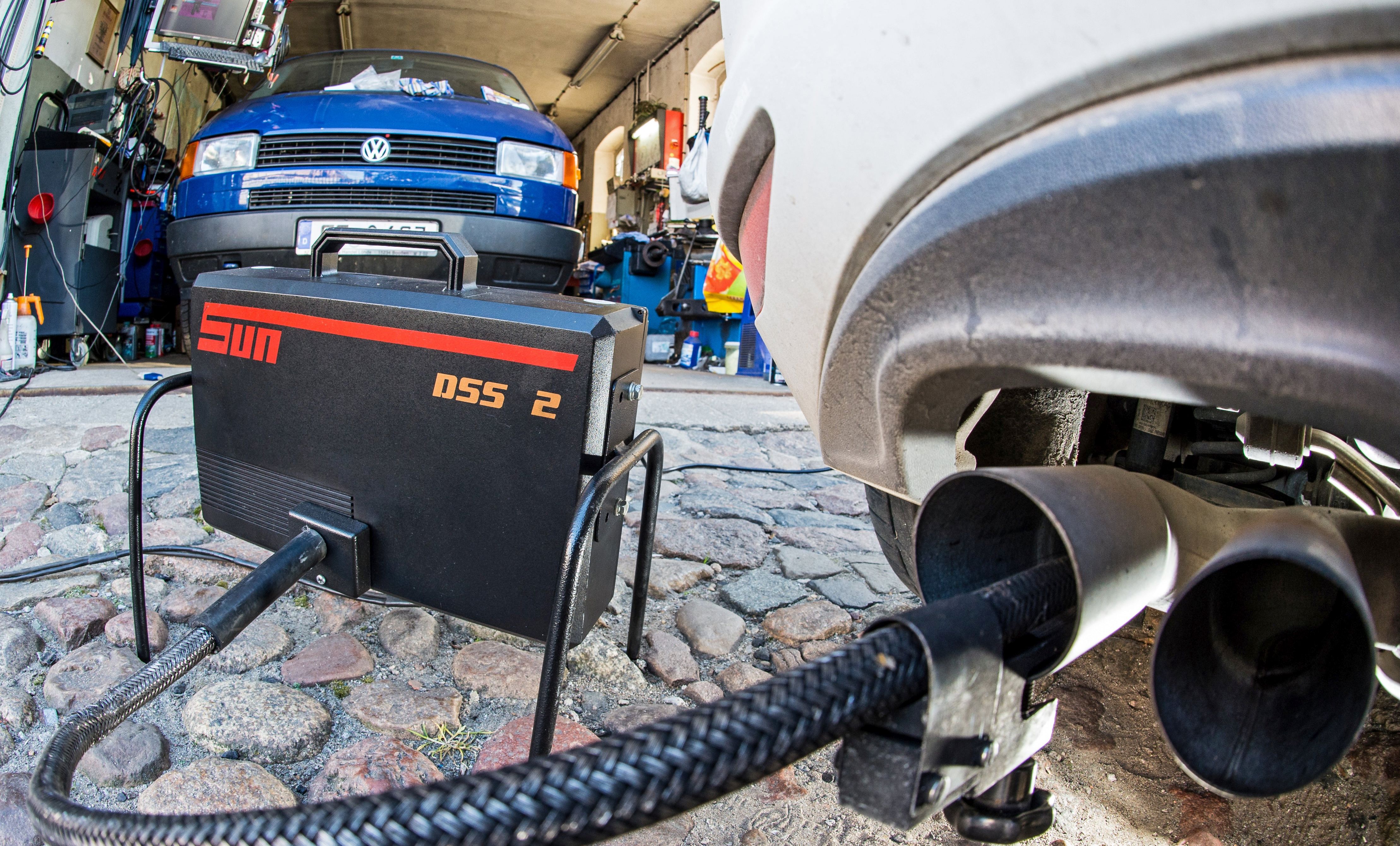 epa06121207 (FILE) - A file picture dated 01 October 2015 shows the measuring pipe of a machine for the analysis of exhaust fumes for Diesel motors attached to an exhaust pipe of a Volkswagen Golf 2.0 TDI, photographed in a workshop in Frankfurt (Oder), Germany (reissued 02 August 2017). The German Association of the Automotive Industry (VDA) announced on 02 August 2017 that more than five million diesel cars in Germany shall receive a software update as a result of the diesel summit with the German federal government and states. The software update for engine control systems is aimed to show more correct NOx emissions data.  EPA/PATRICK PLEUL  GERMANY OUT
