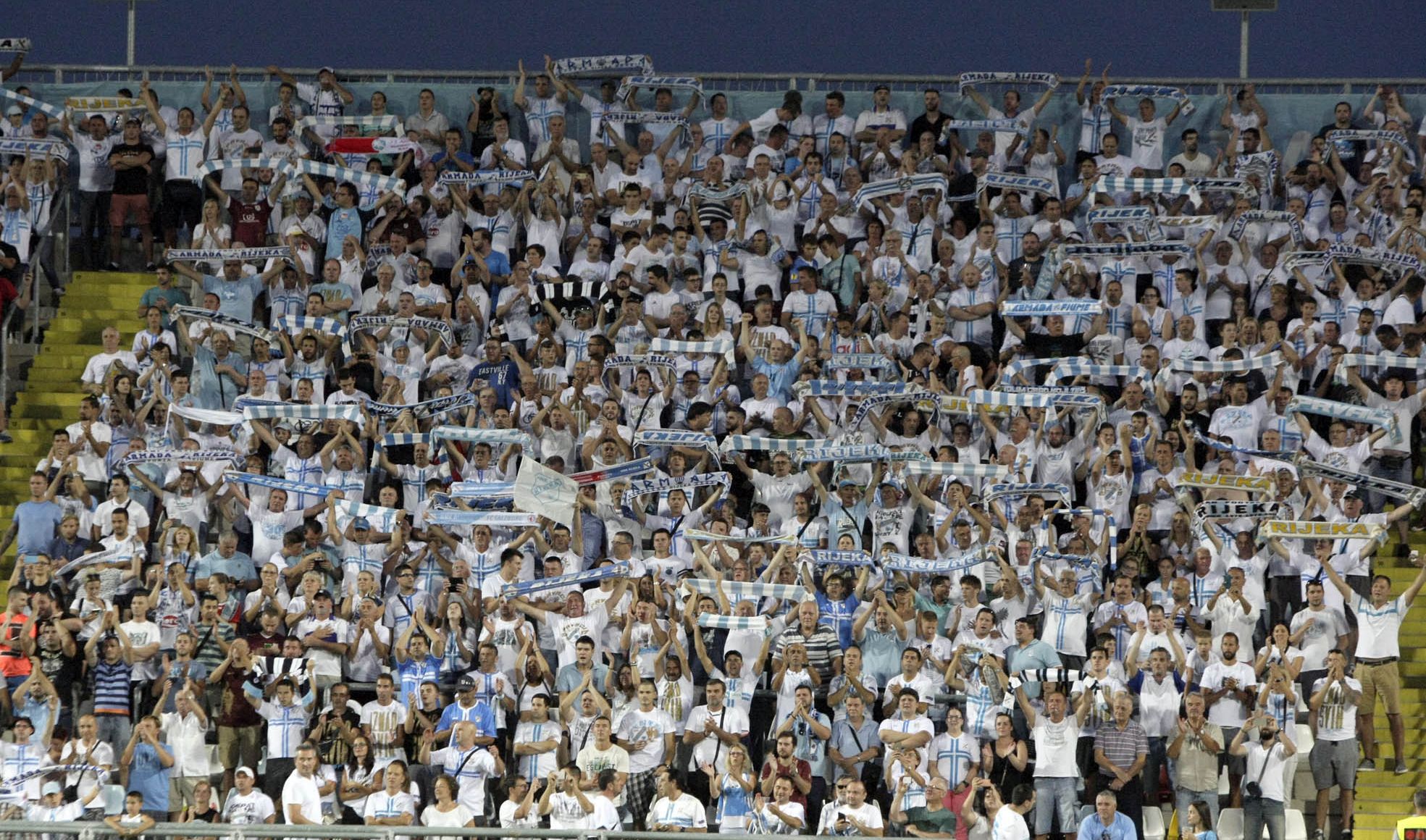 Rijeka, 2.8.2017 - Uzvratni susret 3. pretkola Lige prvaka na stadionu na Rujevici izmeðu nogometaa Rijeke i austrijskog RB Salzburga. Na slici navijaèi Rijeke.
foto HINA/ Miljenko KLEPAC/ ua