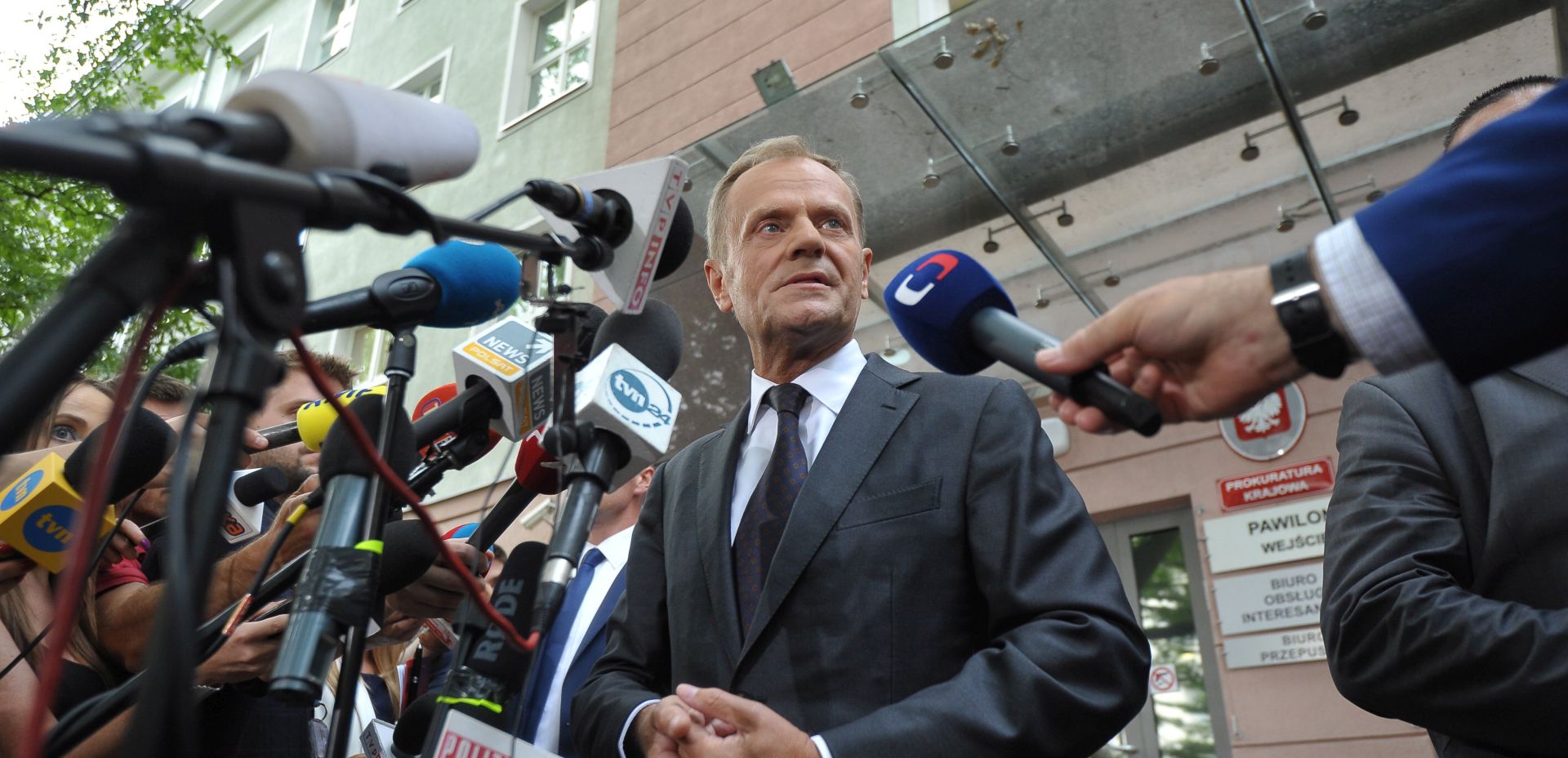 epa06123118 President of the the European Council Donald Tusk (C) speaks to journalists on leaving the National Public Prosecutor's Office after having been questioned for eight hours over the 2010 presidential plane crash near Smolensk, in Warsaw, Poland, 03 August 2017.  EPA/Marcin Obara POLAND OUT