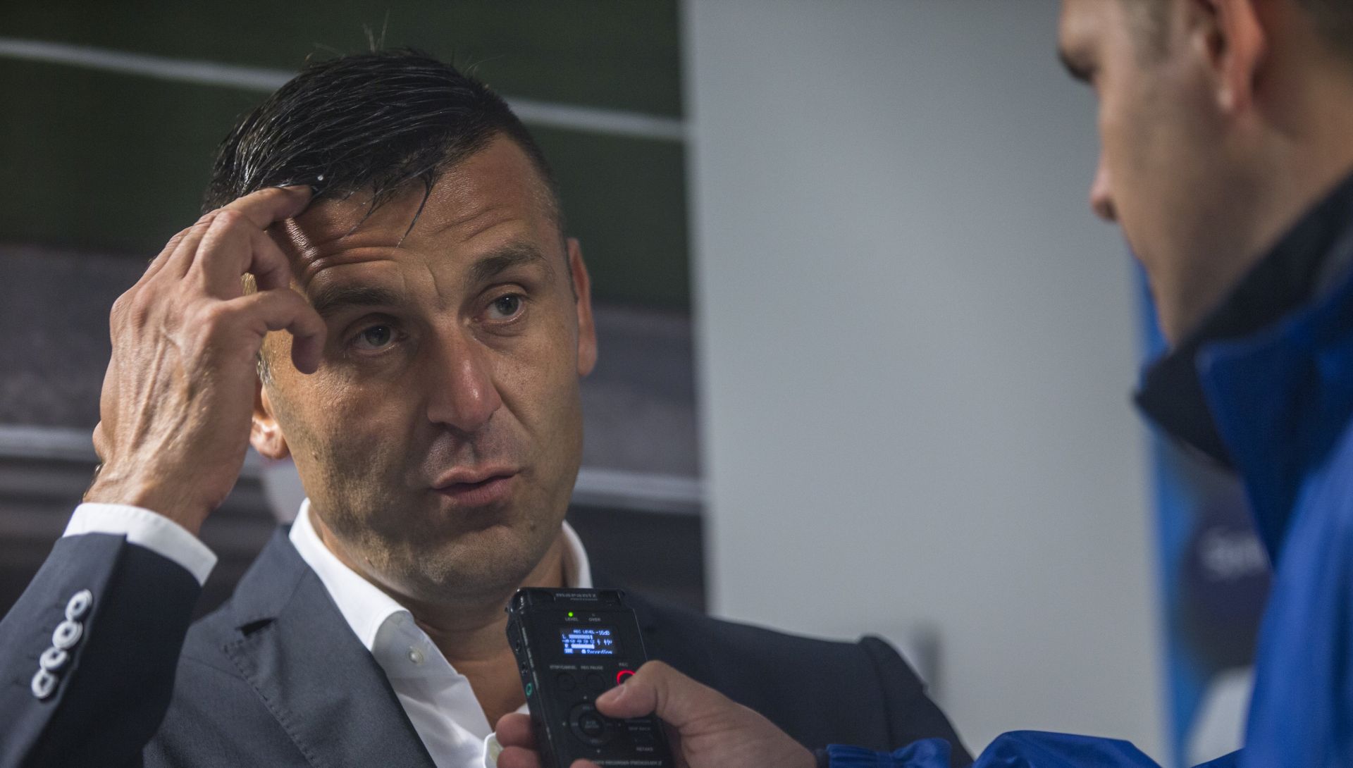 epa06123400 Dinamo Zagreb's head coach Mario Cvitanovic speaks to the media after the UEFA Europa League third qualifying round 2nd leg soccer match between Odd and Dinamo Zagreb in Skien, Norway, 03 August 2017.  EPA/Teigen, Trond Reidar NORWAY OUT
