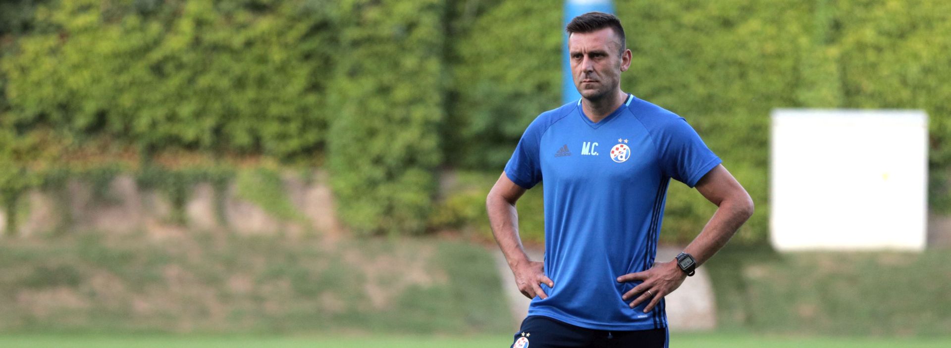 Zagreb, 8.8.2017. - Prva momčad Dinama održala je otvoreni trening za navijače i medije na stadionu Hitrec Kacijan. Time je GNK Dinamo zahvalito svim navijačima koji su u nedjelju bodrili klub do pobjede u derbiju protiv Hajduka. Na slici trener Mario Cvitanović.
Foto Hina Dario GRZELJ/ dag