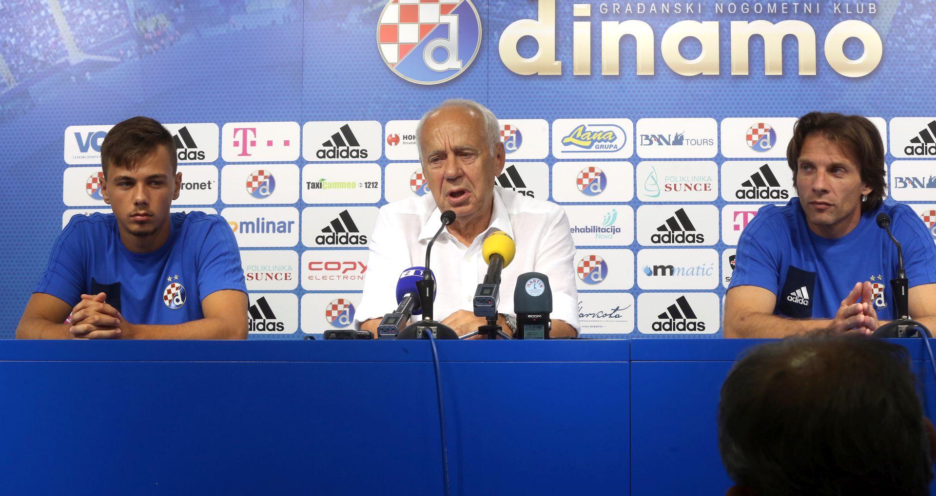 Zagreb, 09.08.2017 - Konferencija za medije GNK Dinama, a tema je nadolazeæi XV. Memorijalni turnir Mladen Ramljak koji se odrava od 10. do 13. kolovoza 2017. godine na stadionu Maksimir. Na fotografiji kapetan juniorske momèadi Tomislav Kneeviæ, direktor Nogometne kole Ivo uak, trener juniorske momèadi Tomislav Rukavina.
foto HINA/ Denis CERIÆ /dc