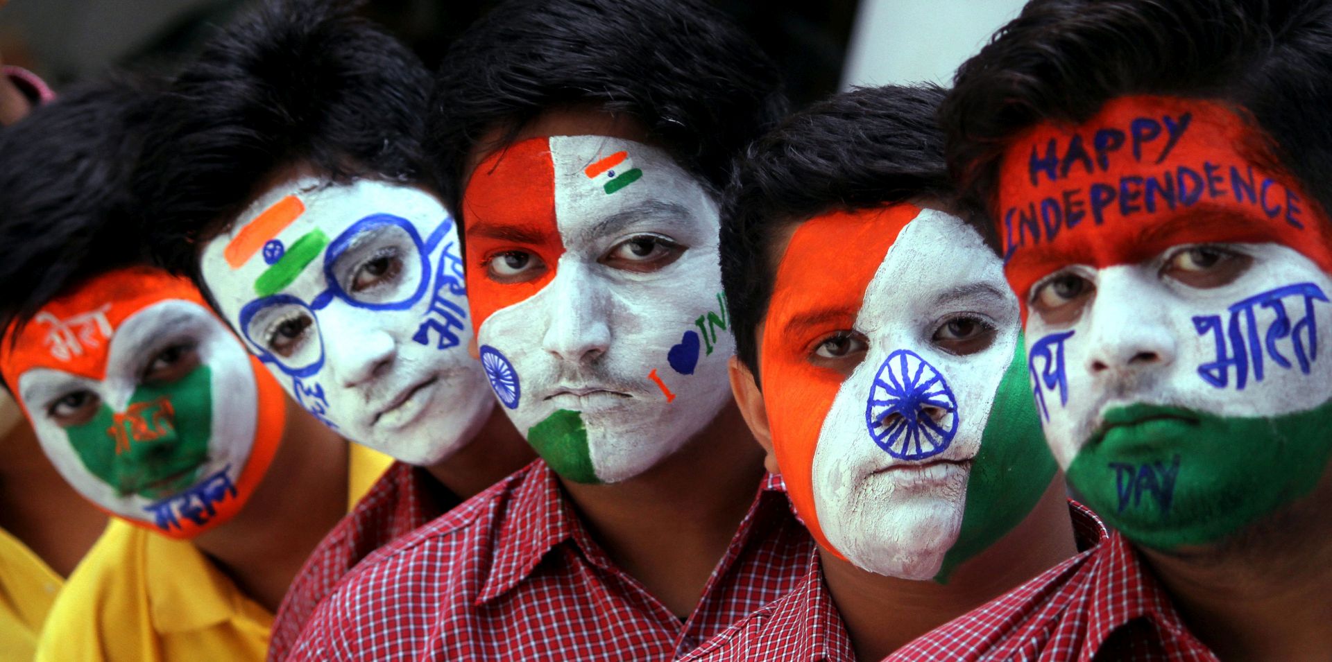 epa06139541 Indian school children with their faces painted with Indian flag colors and slogans celebrate ahead of India's Independence Day at a school in Jammu, the winter capital of Kashmir, India, 12 August 2017. India marks 70 years of independence from British rule on 15 August 2017.  EPA/JAIPAL SINGH
