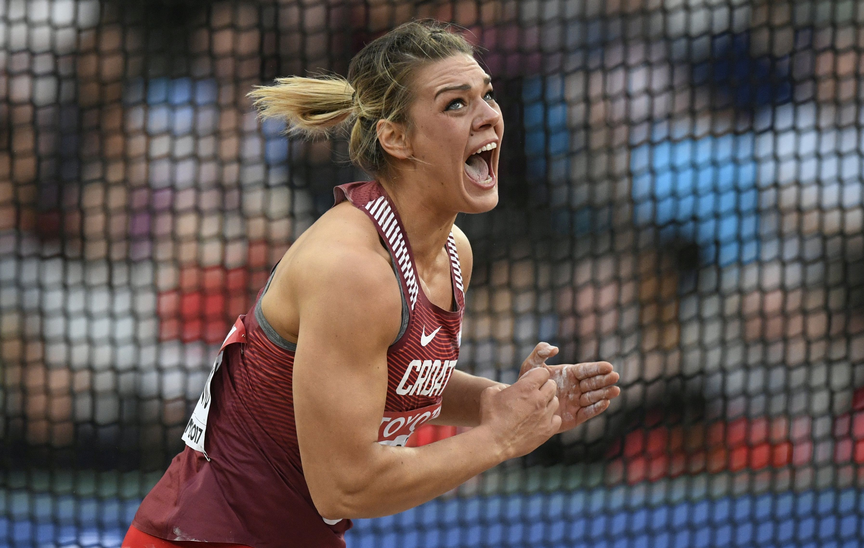 epa06142624 Sandra Perkovic of Croatia competes in the women's Discus final at the London 2017 IAAF World Championships in London, Britain, 13 August 2017.  EPA/FRANCK ROBICHON