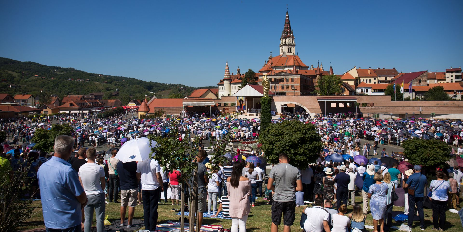 Marija Bistrica, 15.08.2017 - Svetkovino Uznesenja Blažene Djevice Marije, u svetištu Majke Božje Bistričke. Misno slavlje u crkvi na otvorenom predvodio je zagrebački nadbiskup kardinal Josip Bozanić.  foto HINA/ Daniel KASAP /ds