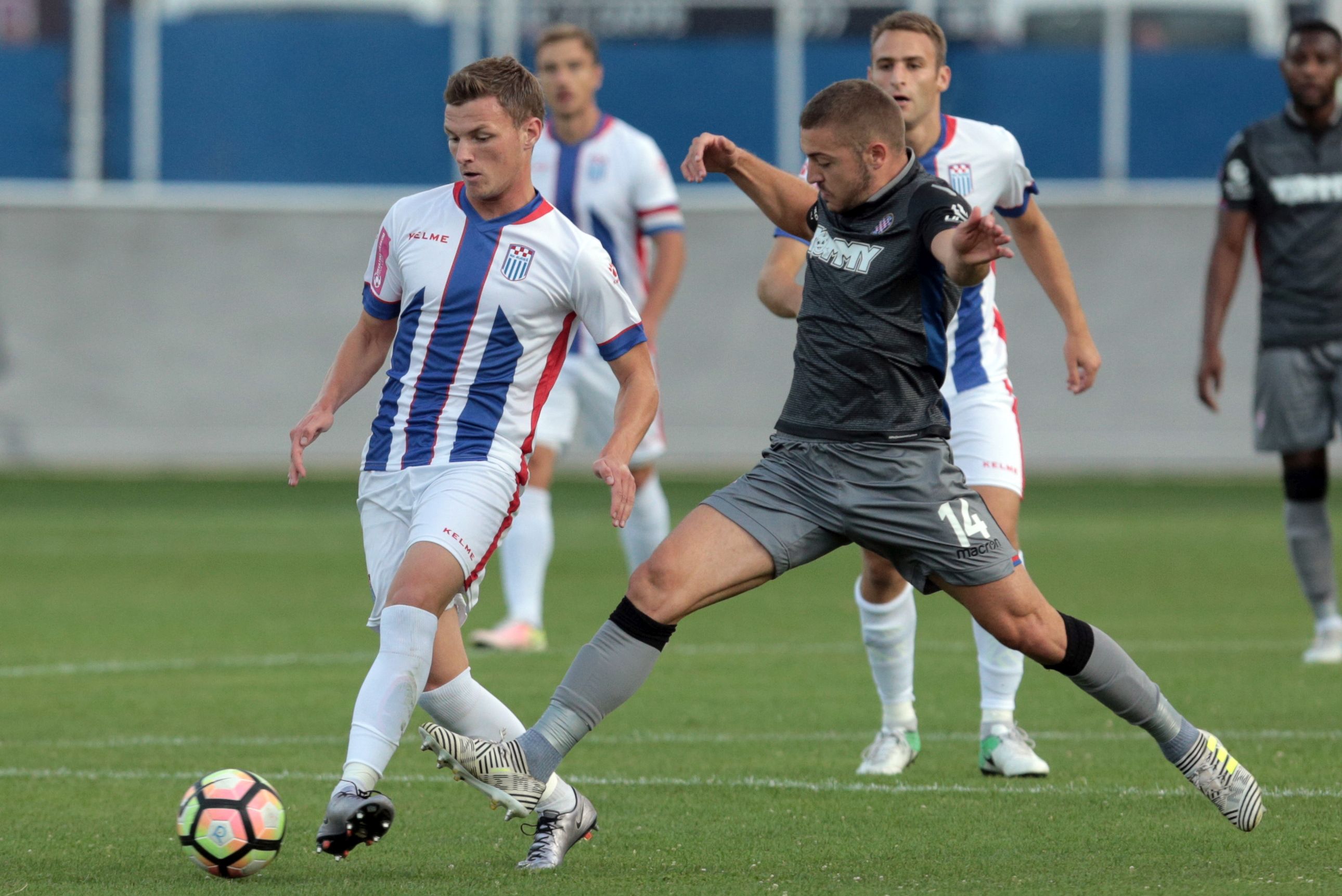 Zagreb, 20.8.2017. - Utakmica 6. kola Prve HNL Rudeš - Hajduk. Na slici Antonio Ivančić i Josip Radošević.
Foto Hina Dario GRZELJ/ dag