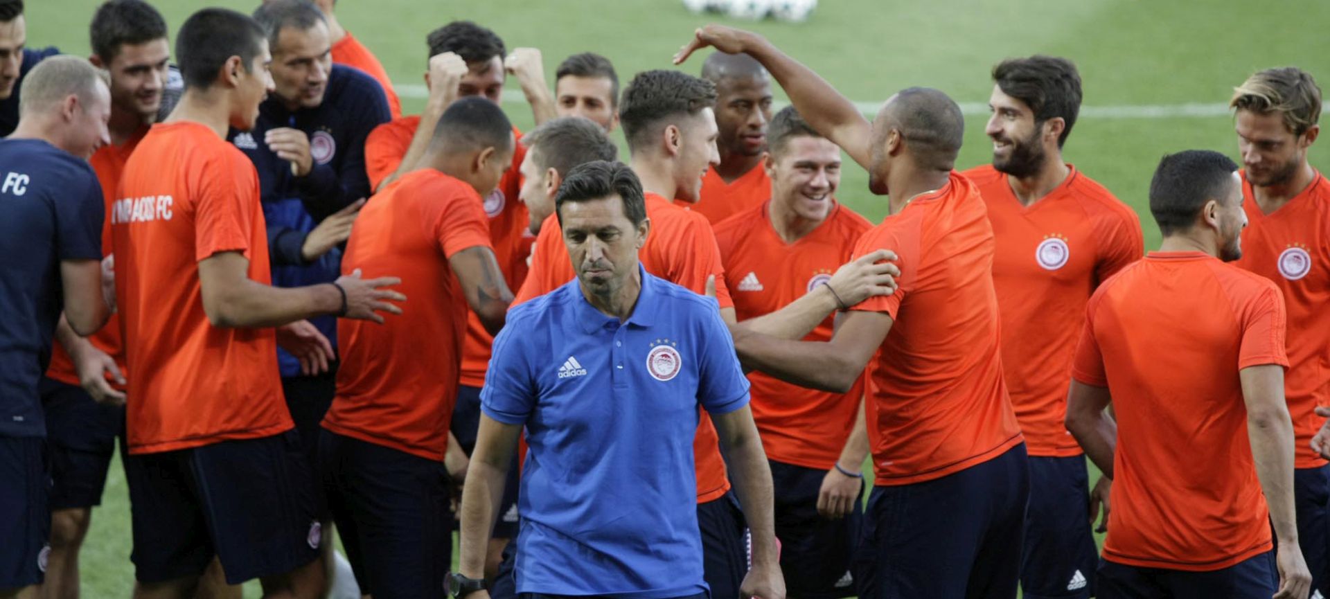 Rijeka, 21.08.2017. - Trening nogometaa FC Olympiacosa uoi sutranje uzvratne utakmice doigravanja za Ligu prvaka protiv Rijeke. Na slici trener Olympiacosa Besnik Hasi.
foto HINA/ Miljenko KLEPAC/ ua