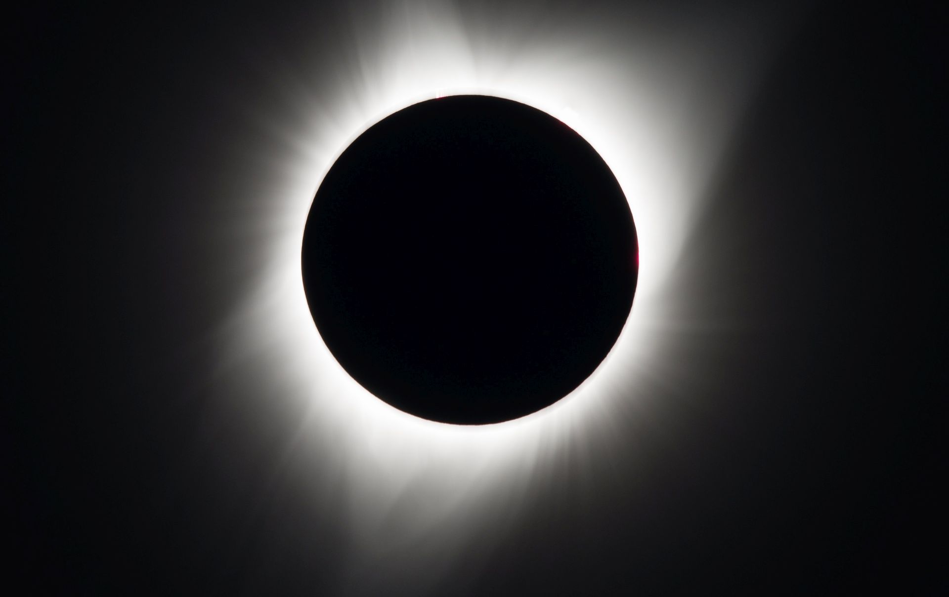epa06155057 A handout photo made available by NASA shows a total solar eclipse above Madras, Oregon, USA, 21 August 2017. The 21 August 2017 total solar eclipse will last a maximum of 2 minutes 43 seconds and the thin path of totality will pass through portions of 14 US states, according to the National Aeronautics and Space Administration (NASA).  EPA/NASA/Aubrey Gemignani HANDOUT MANDATORY CREDIT: (NASA/Aubrey Gemignani HANDOUT EDITORIAL USE ONLY/NO SALES