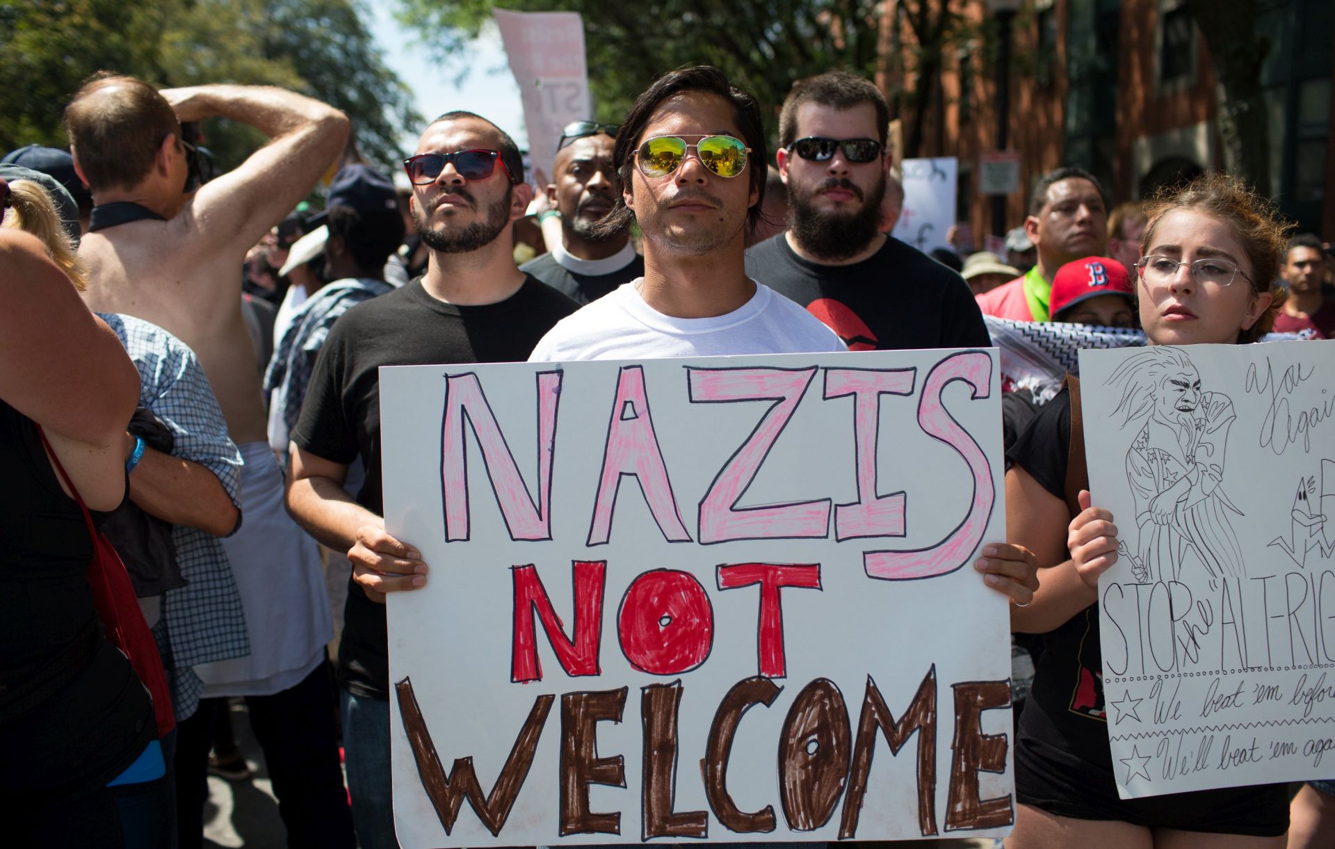 epa06151937 Thousands of counter protesters march down Tremont Street in response to an 'Alt--Right' 'Free Speech Rally' on the Boston Common in Boston, Massachusetts, USA 19 August 2017.  Thousands of both white nationalist or the 'Alt-Right' and counter protesters are marching and protesting in Boston.  EPA/MATTHEW HEALEY