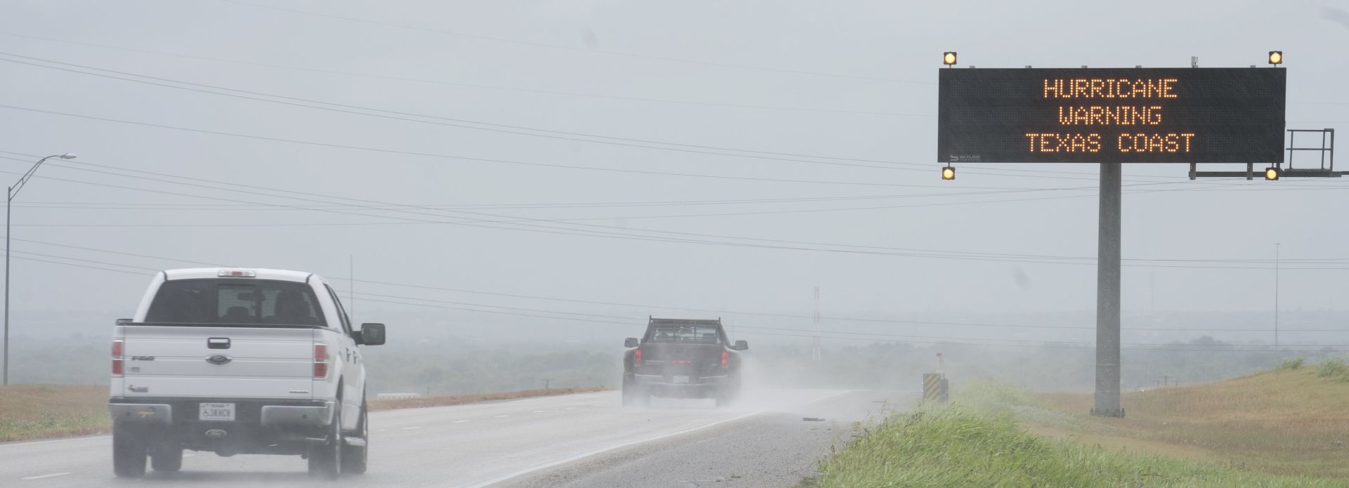epa06163090 Motorists traveling south on Interstate Highway 37 pass a traffic sign warning of weather conditions in Corpus Christi, Texas, USA, 25 August 2017. Hurricane Harvey is expected to make landfall in the south coast of Texas as a major hurricane category 3. The last time a major hurricane of this size  hit the United States was in 2005.  EPA/DARREN ABATE