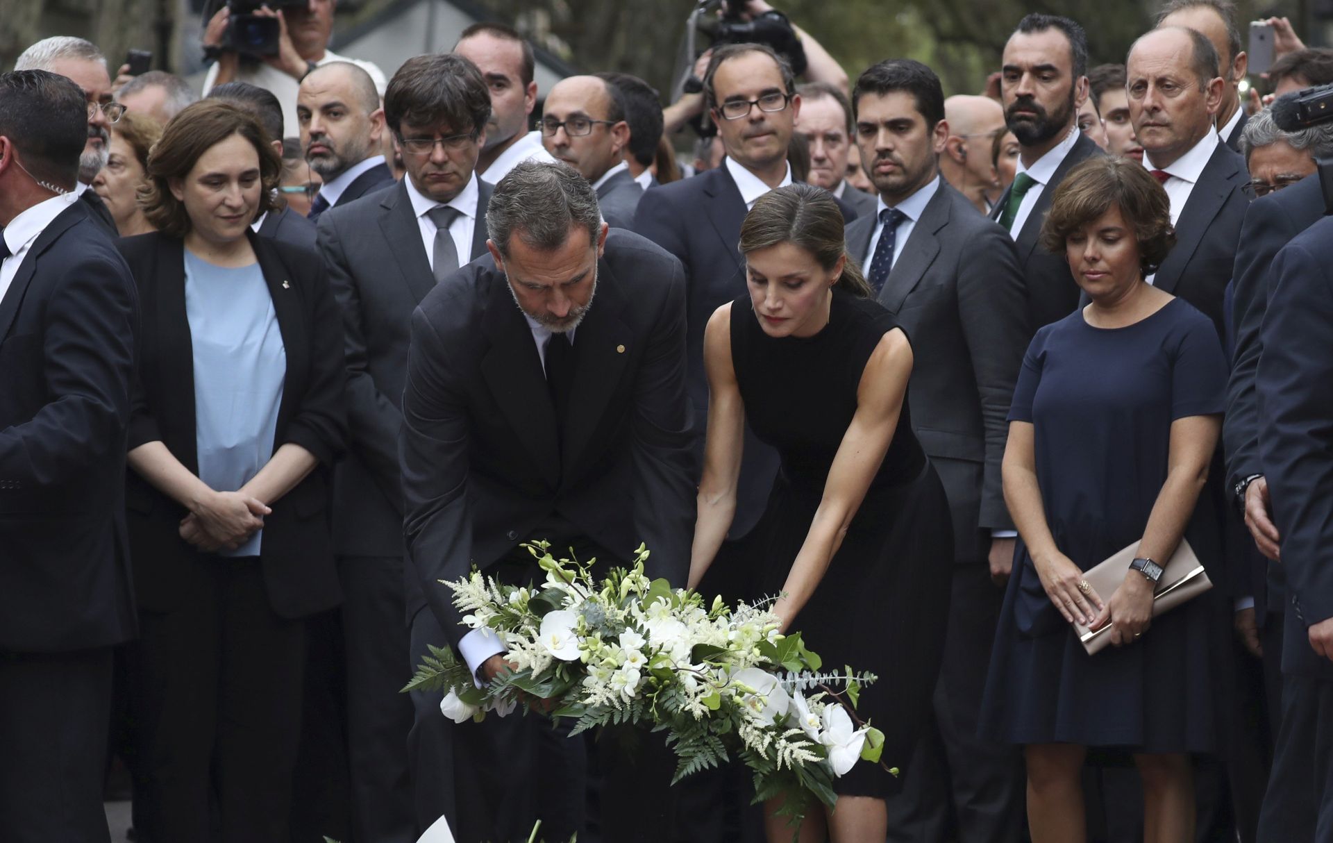 epa06152005 Spanish King Felipe VI (3-L) and Queen Letizia (2-R), pay their respect to the victims outside the Liceu Theatre, on the site of a deadly van attack in Barcelona, Spain, 19 August 2017. At least 14 people were killed and some 130 others injured after cars crashed into pedestrians on the La Rambla boulevard in Barcelona and on a promenade in the coastal city of Cambrils on 17 August. Spanish police have stated that the attacks in Barcelona and in Cambrils were linked. The so-called 'Islamic State' (IS) in the meantime has claimed responsibility for the attacks in Barcelona and Cambrils. Spanish police are still hunting for the driver of a van who perpetrated the deadly attack in Barcelona.  EPA/Sergio Barrenechea