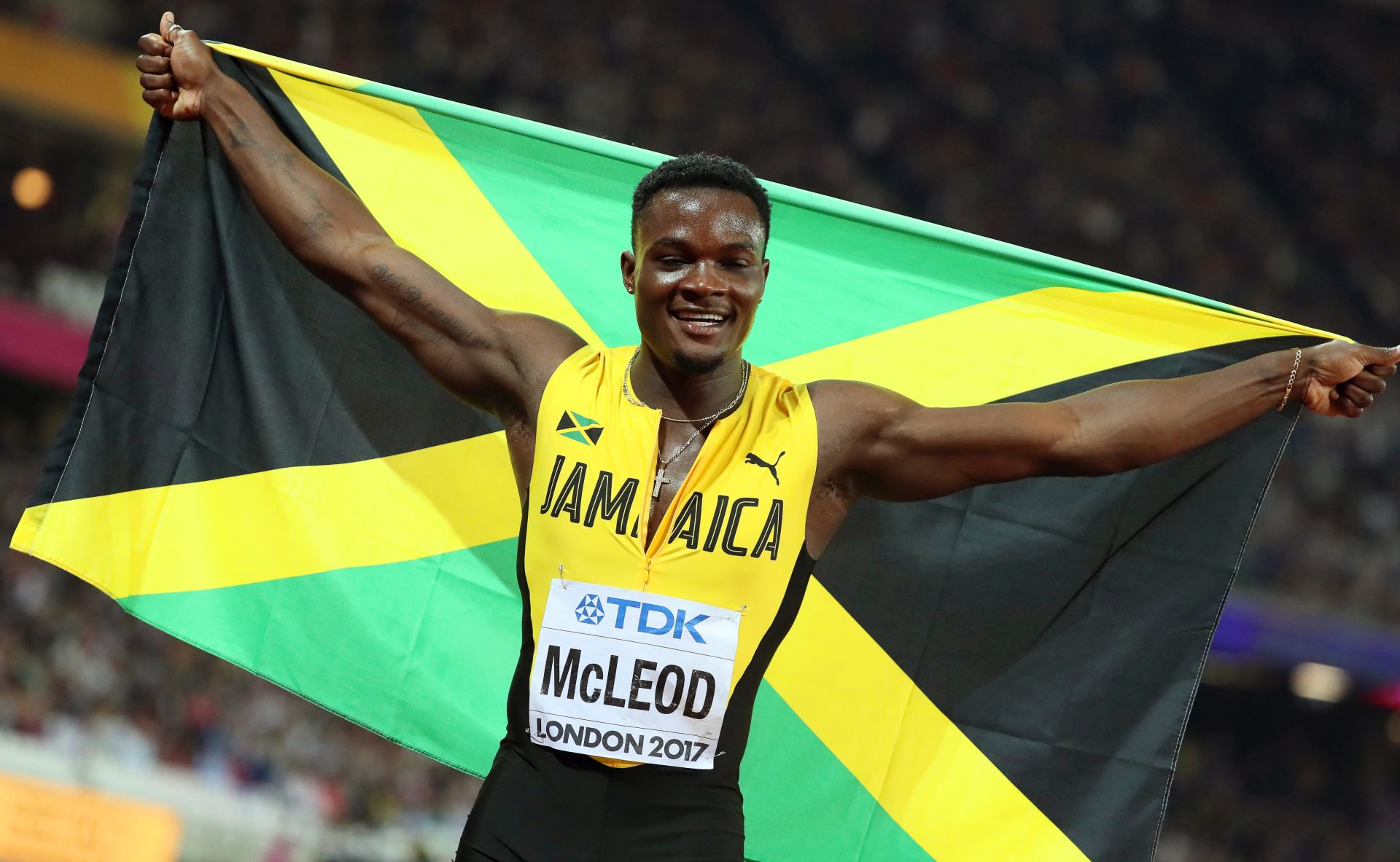 epa06130967 Jamaica's Omar McLeod celebrates after winning the men's 110m Hurdles final at the London 2017 IAAF World Championships in London, Britain, 07 August 2017.  EPA/SRDJAN SUKI