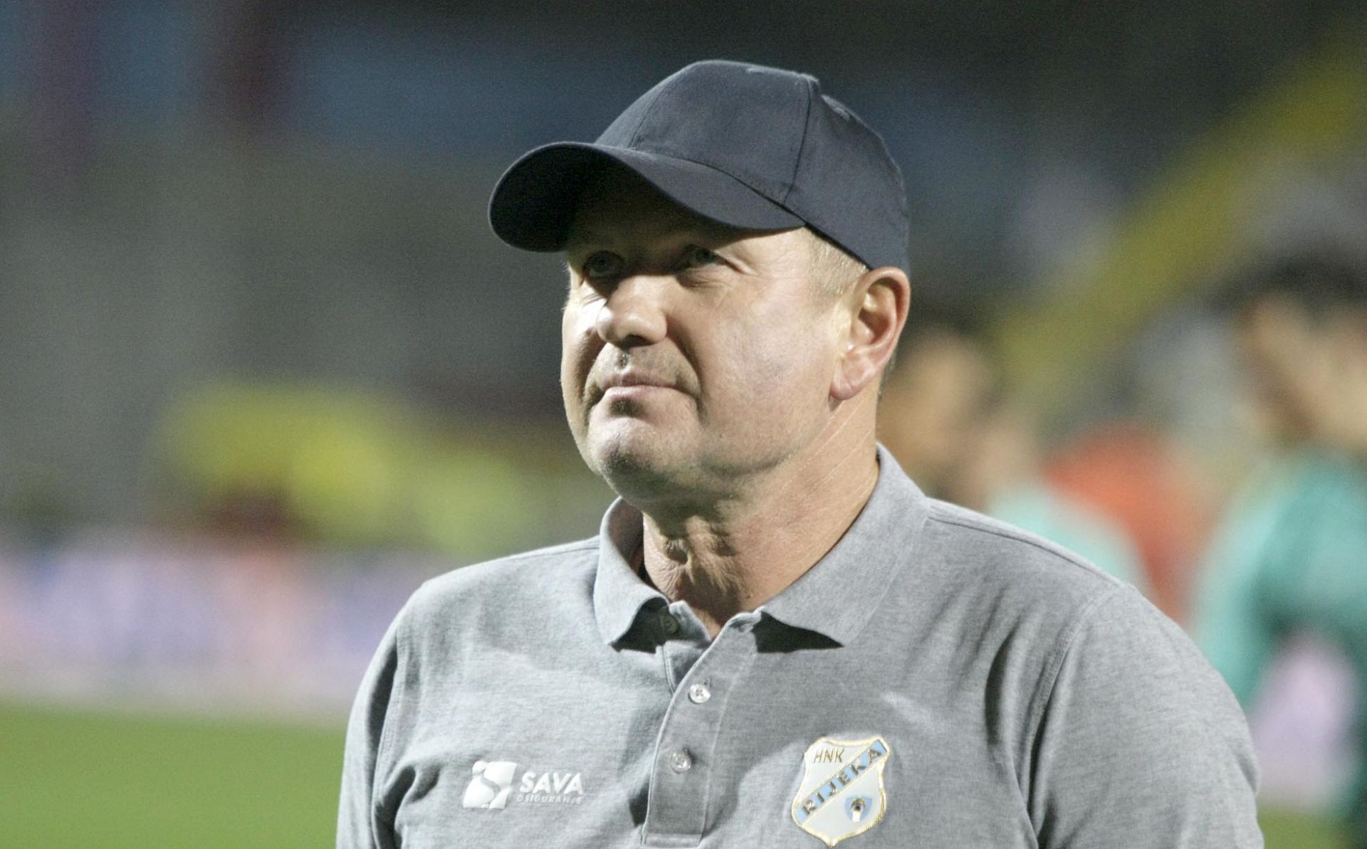 Rijeka, 19.08.2018. - Na poluvremenu utakmice 6. kola Prve HNL na stadionu Rujevica Lokomotiva kao gost vodi protiv Rijeke sa 1-0. Na slici trener Rijeke Matja Kek.
foto HINA/ Miljenko KLEPAC/ ua
