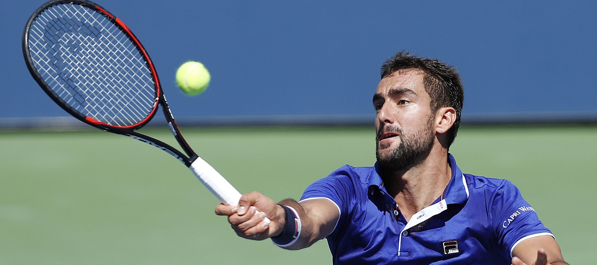 epa06177518 Marin Cilic of Croatia hits a return to Diego Schwartzman of Argentina on the fifth day of the US Open Tennis Championships at the USTA National Tennis Center in Flushing Meadows, New York, USA, 01 September 2017. The US Open runs through September 10.  EPA/JOHN G. MABANGLO *** Local Caption *** 53000073