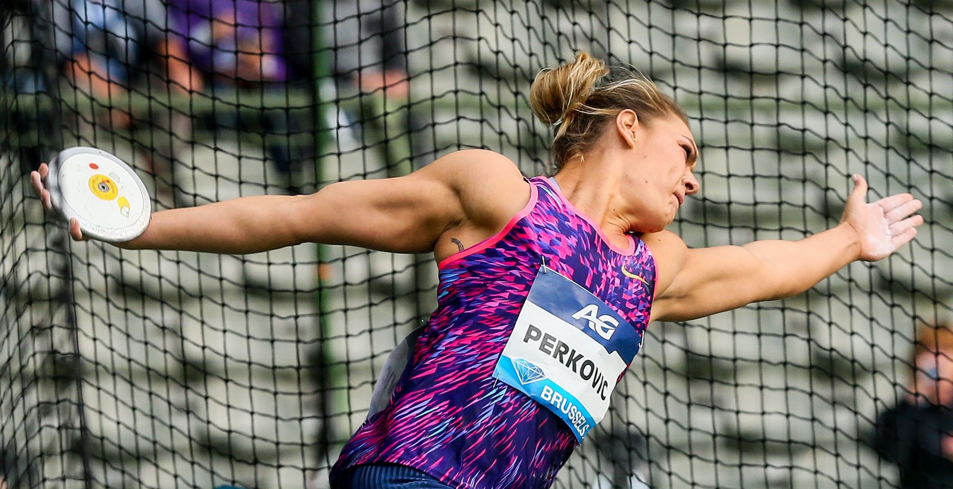 epa06177460 Sandra Perkovic from Croatia competes in the women's Discus Throw event at the Memorial Van Damme IAAF Diamond League international athletics meeting in Belgium, 01 September 2017.  EPA/STEPHANIE LECOCQ