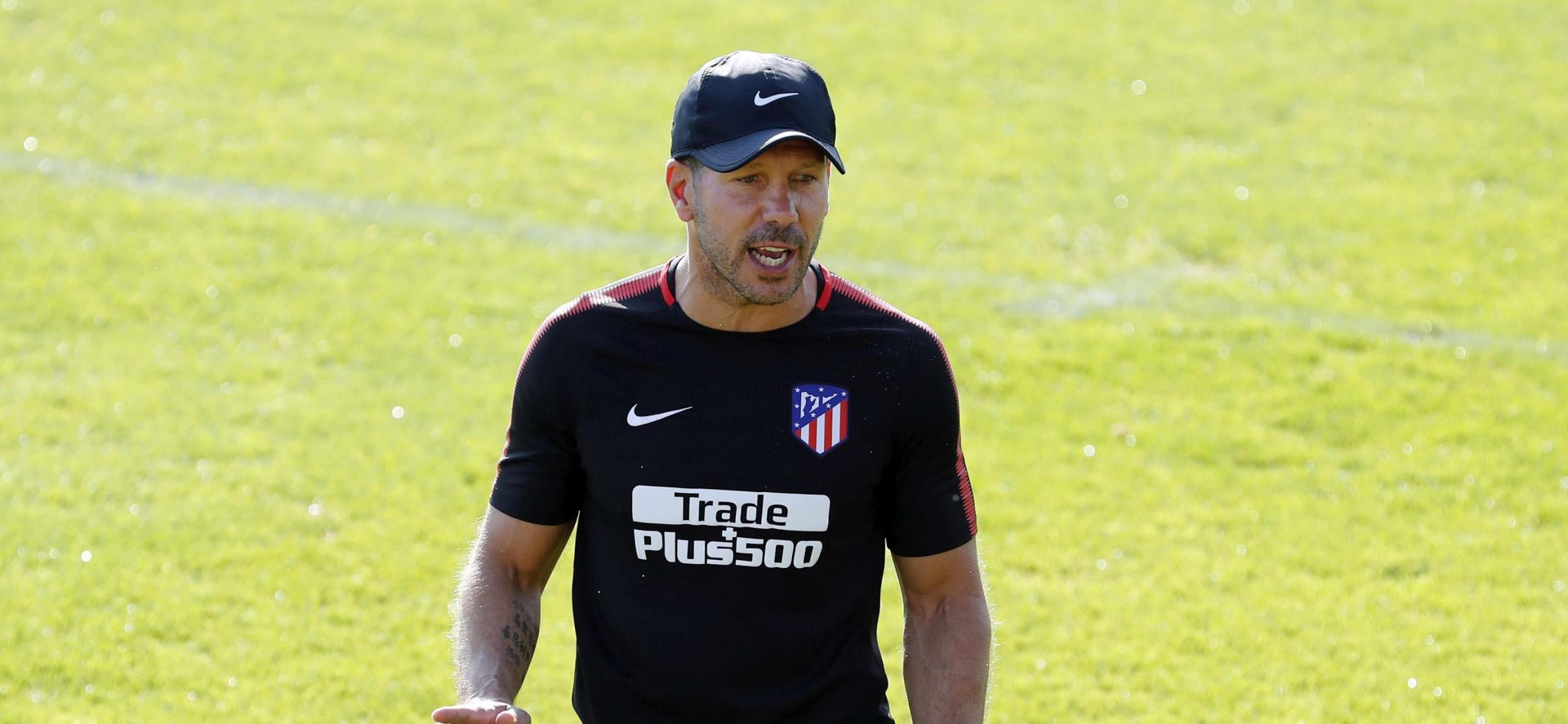 epa06184890 (FILE) Atletico Madrid's head coach Diego Simeone leads a training session in Madrid, Spain, 18 August 2017 (re-issued on 05 September 2017). Simeone has renewed his contract as head coach of Atletico Madrid until 30 June 2020, Spanish Primera Division League's team Atletico Madrid confirmed on 05 September 2017.  EPA/Juan Carlos Hidalgo