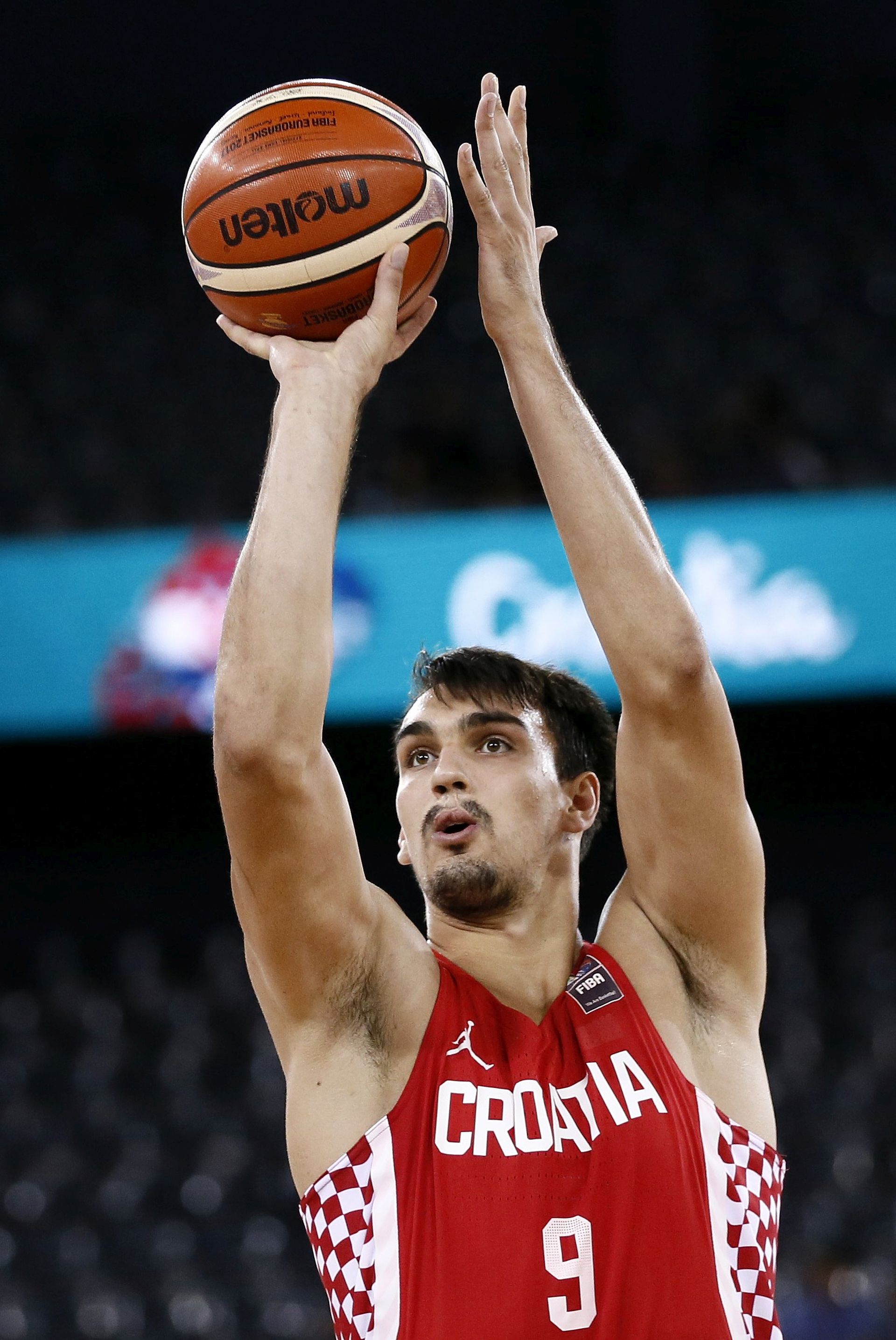 epa06189703 Dario Saric of Croatia in action during the EuroBasket 2017 group C match between the Czech Republic and Croatia, in Cluj Napoca, Romania, 07 September 2017.  EPA/ROBERT GHEMENT