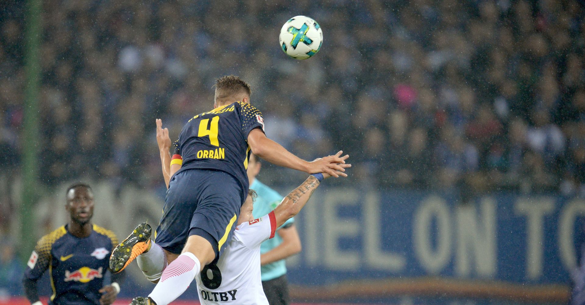 Hamburg's Lewis Holtby (down) and Leipzig's Willi Orban vie for the ball during the Bundesliga soccer match between Hamburg SV and RB Leipzig in the Volksparkstadium in Hamburg, Germany, 08 September 2017.



(EMBARGO CONDITIONS - ATTENTION: Due to the accreditation guidelines, the DFL only permits the publication and utilisation of up to 15 pictures per match on the internet and in online media during the match.) Photo: Daniel Reinhardt/dpa