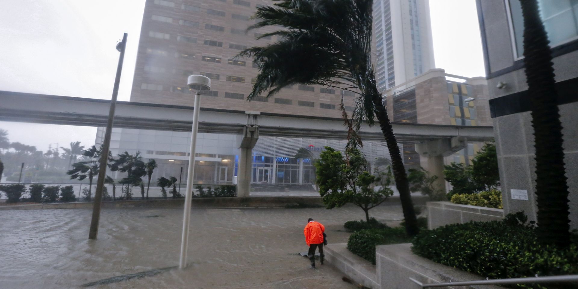 epa06196564 Surge flooding on Biscayne Boulevard as Hurricane Irma strikes in Miami, Florida, USA, 10 September 2017. The National Hurricane Center has rated Irma as a Category 4 storm as the eye crosses the lower Florida Keys.  EPA/ERIK S. LESSER