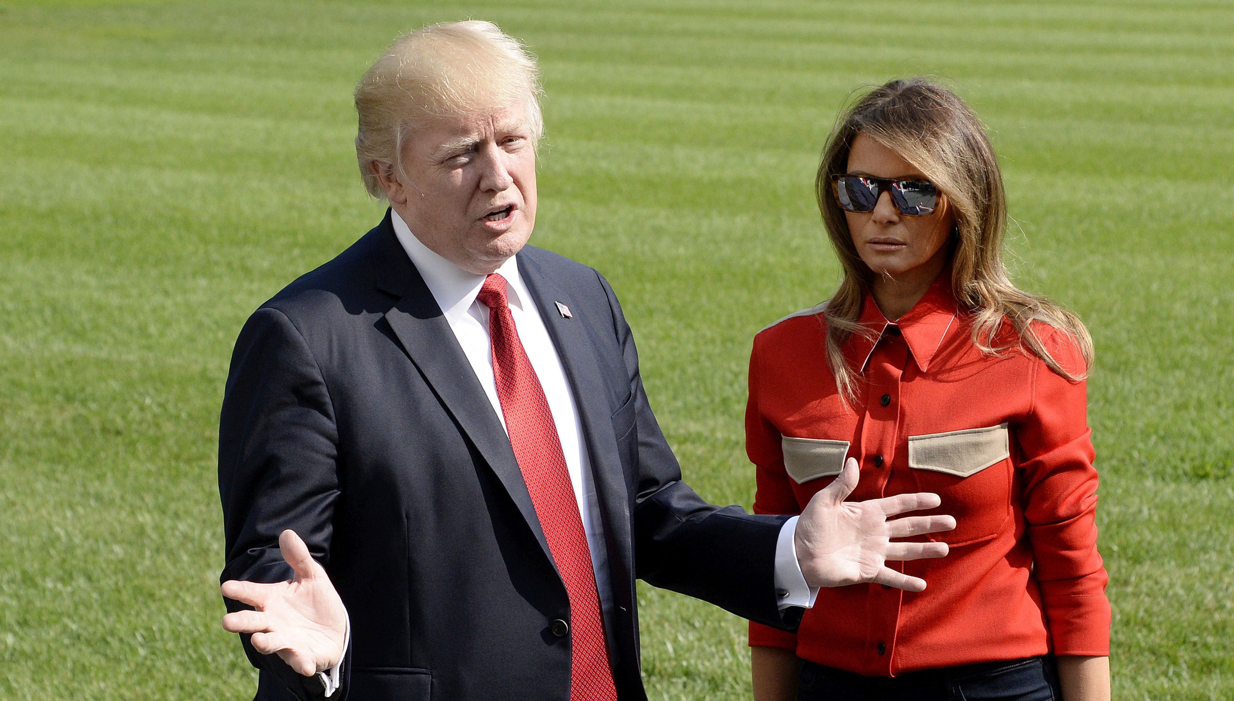 epa06196940 US President Donald J. Trump speaks to members of the media about hurricane Irma as First Lady Melanie Trump looks on upon arrival on the South Lawn of the White House in Washington, DC, USA, 10 September 2017. The president spent the weekend at Camp David, the Presidential retreat in Maryland.  EPA/Olivier Douliery / POOL