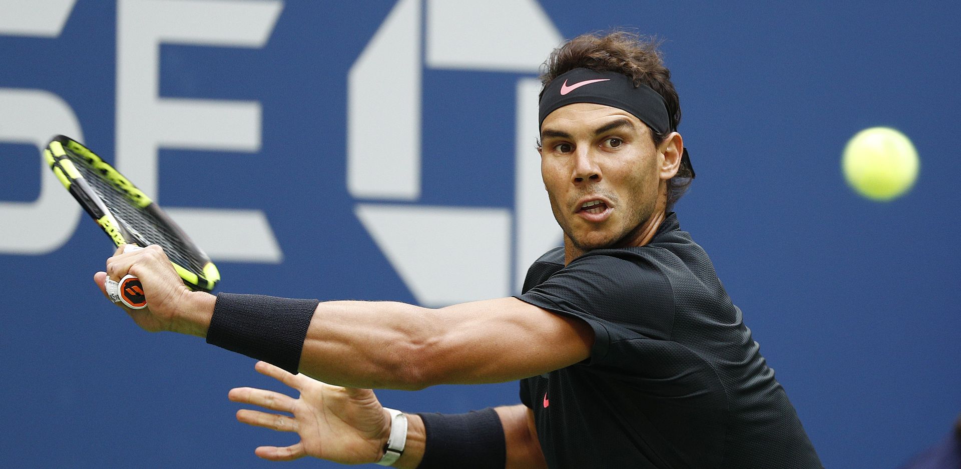 epa06196959 Rafael Nadal of Spain hits a return to  Kevin Anderson of South Africa during their US Open Tennis Championships men's final round match at the USTA National Tennis Center in Flushing Meadows, New York, USA, 10 September 2017. The US Open runs through September 10.  EPA/JUSTIN LANE *** Local Caption *** 53000073