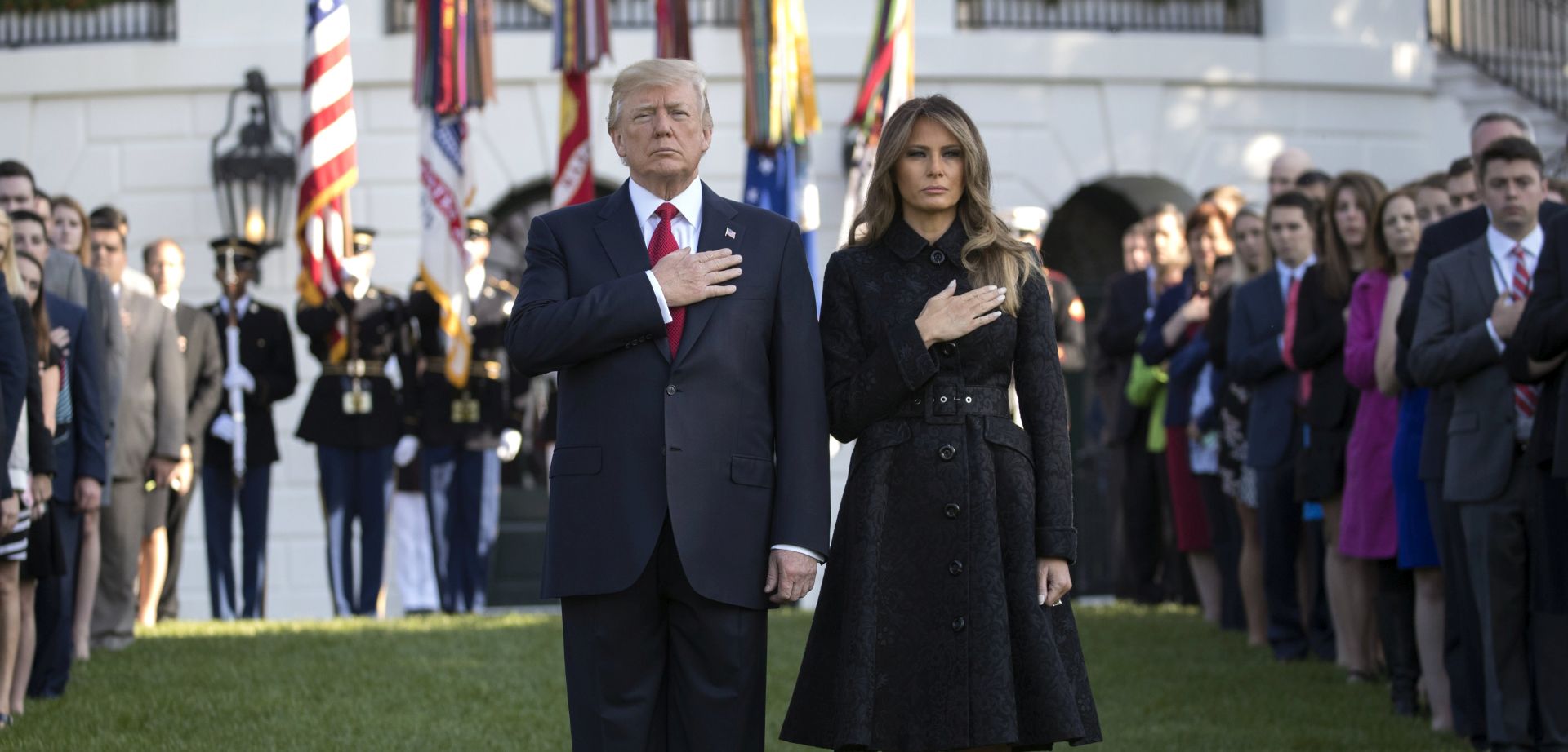 epa06198168 US President Donald J. Trump (L) and First Lady Melania Trump (R) lead a moment of silence in remembrance of those lost in the 11 September 2001 terrorist attacks on the South Lawn of the White House in Washington, DC, USA, 11 September 2017.  EPA/SHAWN THEW