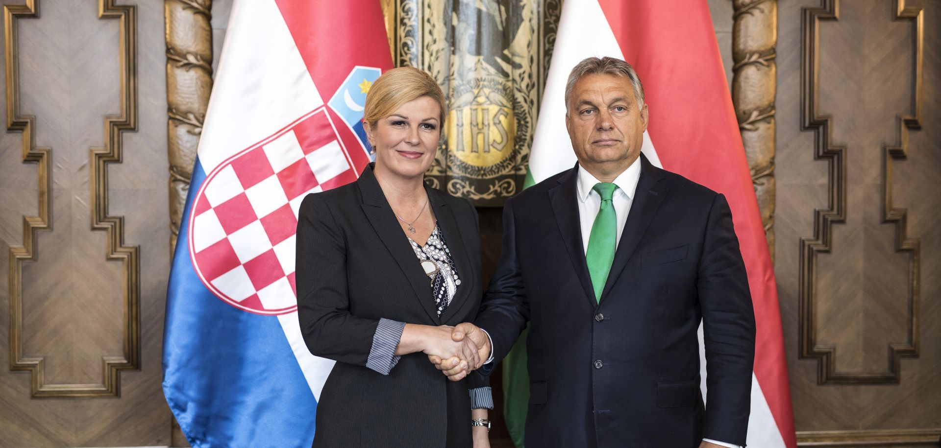 Budimpeta, 12.09.2017. - Predsjednica Kolinda Grabar-Kitaroviæ u radnom posjetu Maðarskoj. Sastala se s maðarskim premijerom Viktorom Orbanom u zgradi Parlamenta. Na fotografiji Kolinda Grabar-Kitaroviæ, Viktor Orban.
foto HINA/ MTI/ Ured premijera/ Balazs Szecsodi/ ml