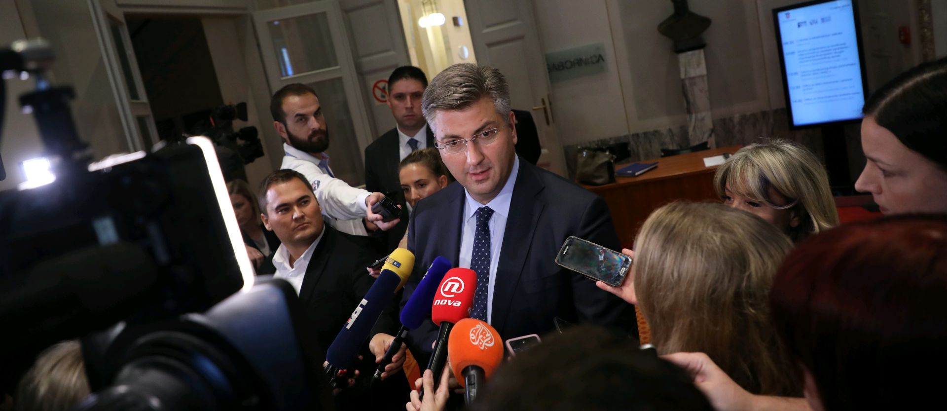 Zagreb, 15.09.2017. - Izjava za medije premijera Andreja Plenkoviæa nakon aktualnog prijepodneva u Saboru. Na fotografiji Andrej Plenkoviæ. foto HINA/ Lana SLIVAR DOMINIÆ/ lsd