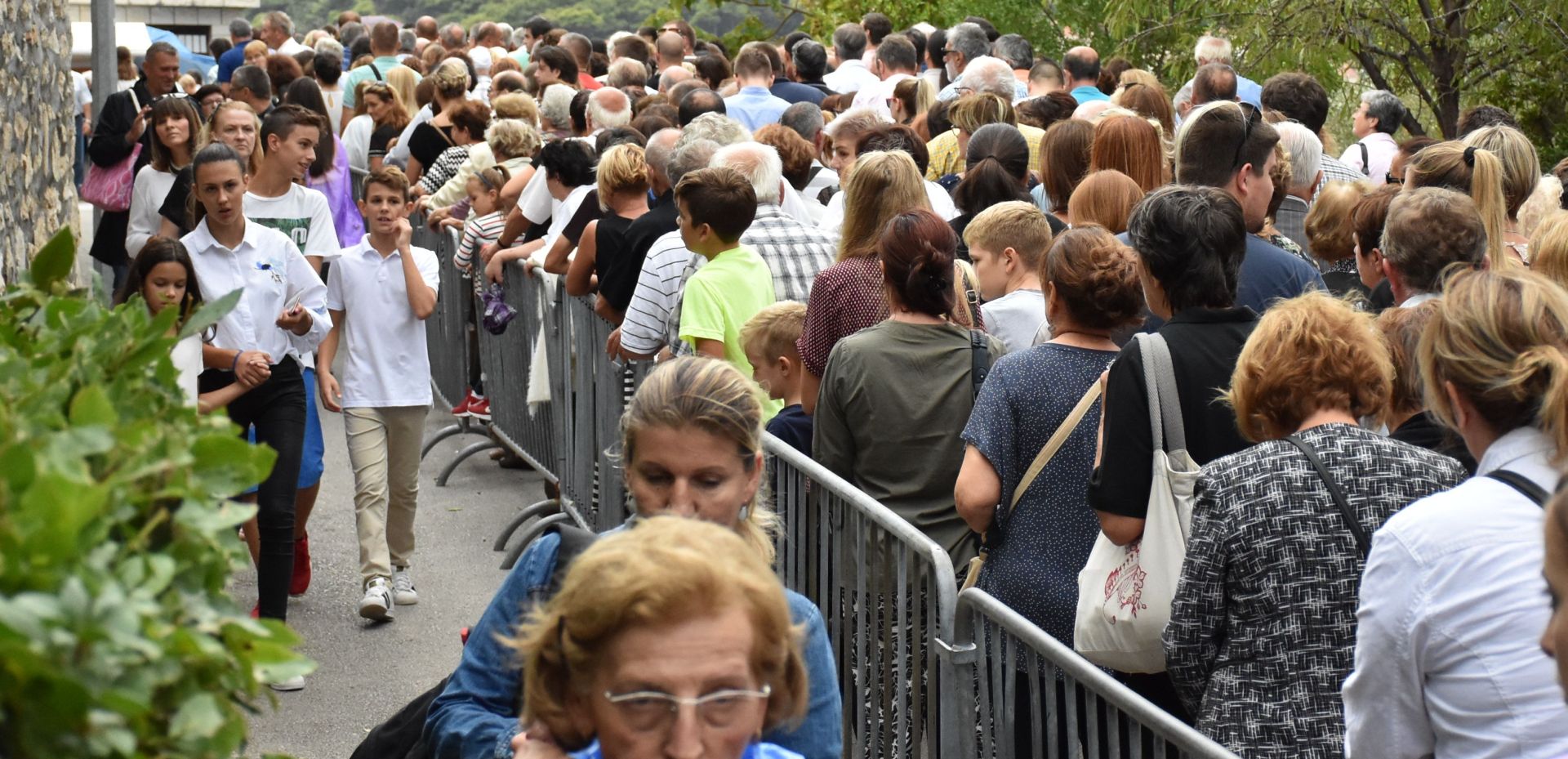 Dubrovnik, 17.9.2017. - Vjernici su ispratili relikviju tijela sv. Leopolda Bogdana Mandića.
foto HINA/ Nikša MILETIĆ/ ml