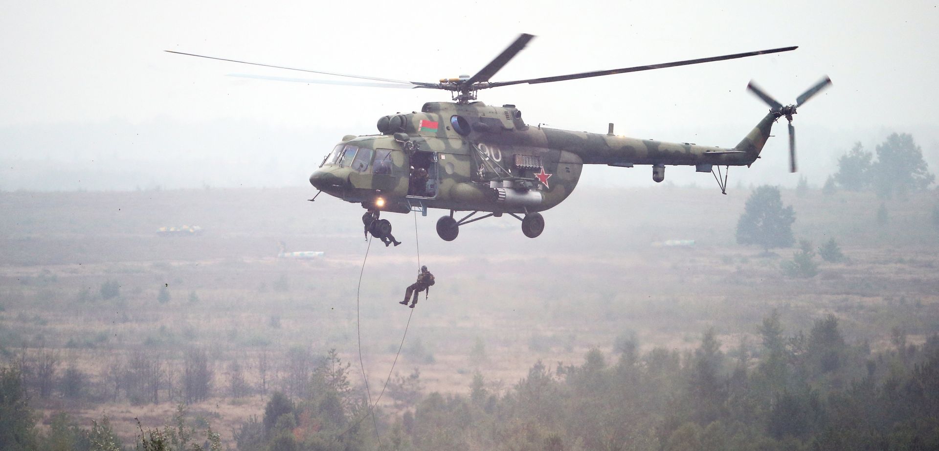 epa06210273 A Belarussian Mi-8 helicopter transports soldiers during a joint Russian-Belarusian military drill 'Zapad 2017' near the town of Ruzhany, some 235 km from Minsk, Belarus, 17 September 2017. Recent media reports stated that the strategic 'Zapad 2017' military maneuvers of the armed forces of the Russian Federation and Belarus are taking place from 14 to 20 September in Belarus and three military training grounds in Russia.  EPA/TATYANA ZENKOVICH