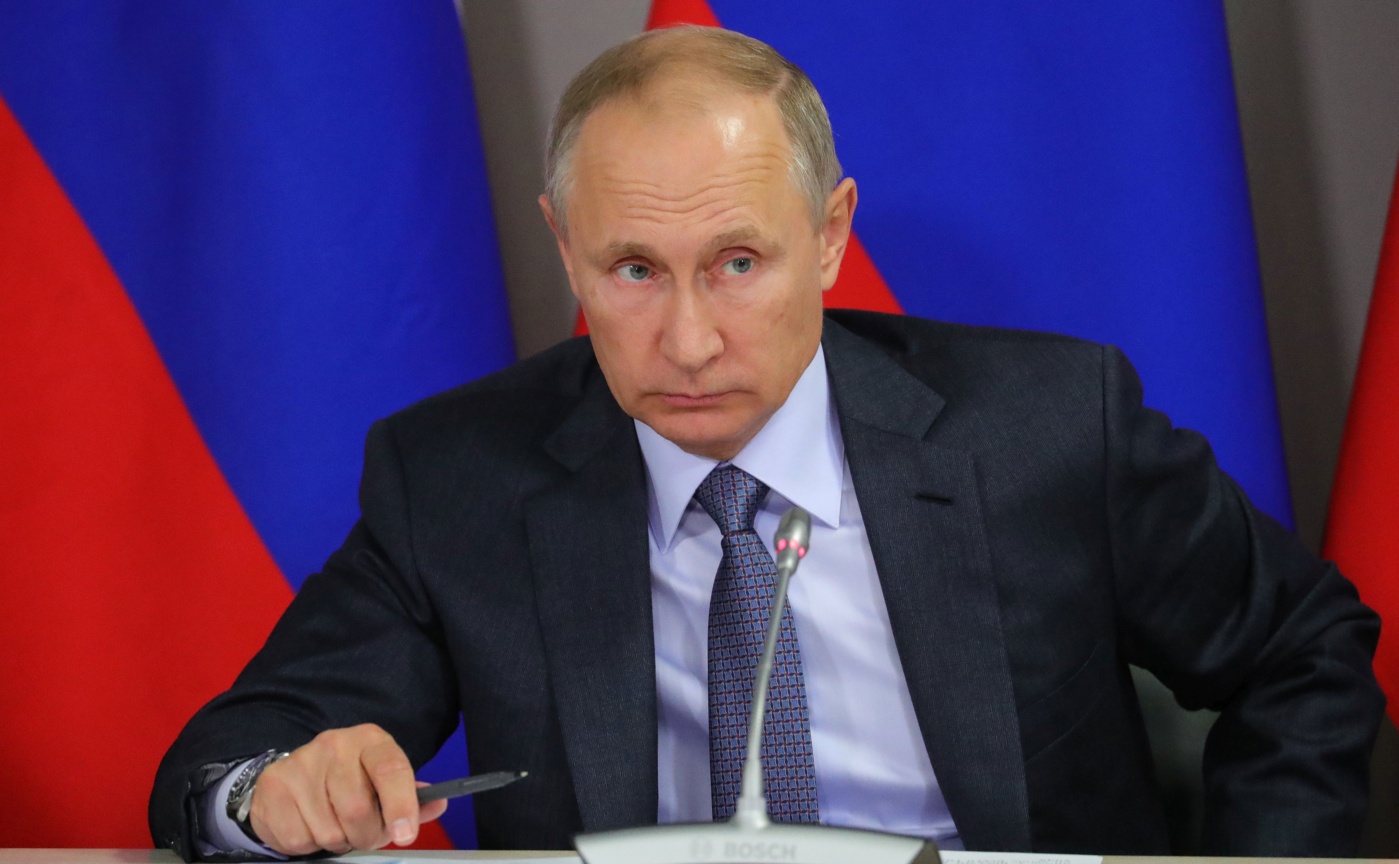 epa06219974 Russian President Vladimir Putin attends a meeting of the Presidium of the State Council on comprehensive development of passenger transportation in the Russian Federation in Ulyanovsk, Russia, 22 September 2017.  EPA/MICHAEL KLIMENTYEV /SPUTNIK/KREMLIN POOL MANDATORY CREDIT