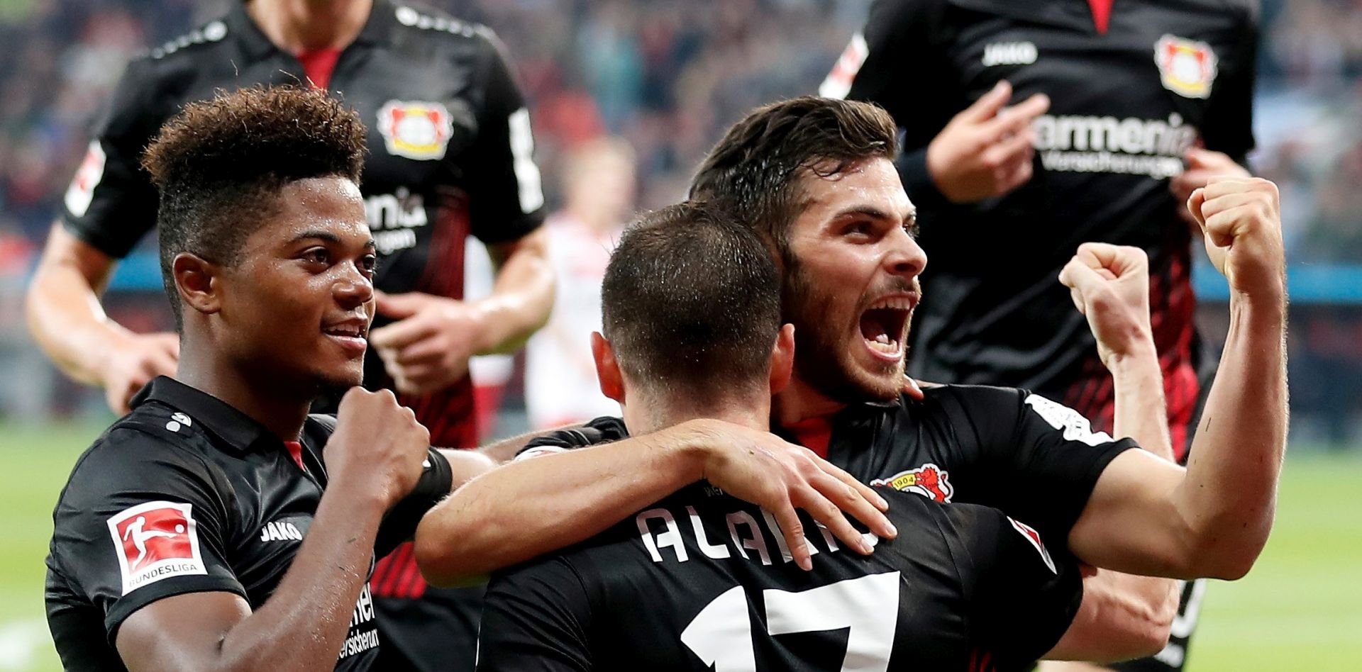 epa06224775 Leverkusen's Kevin Volland (R) celebrates with team mates Leon Bailey (L) and Lucas Nicolas Alario (C) after scoring a goal during the German Bundesliga soccer match between Bayer 04 Leverkusen and Hamburger SV in Leverkusen, Germany, 24 September 2017.  EPA/FRIEDEMANN VOGEL EMBARGO CONDITIONS - ATTENTION: Due to the accreditation guidelines, the DFL only permits the publication and utilisation of up to 15 pictures per match on the internet and in online media during the match.
