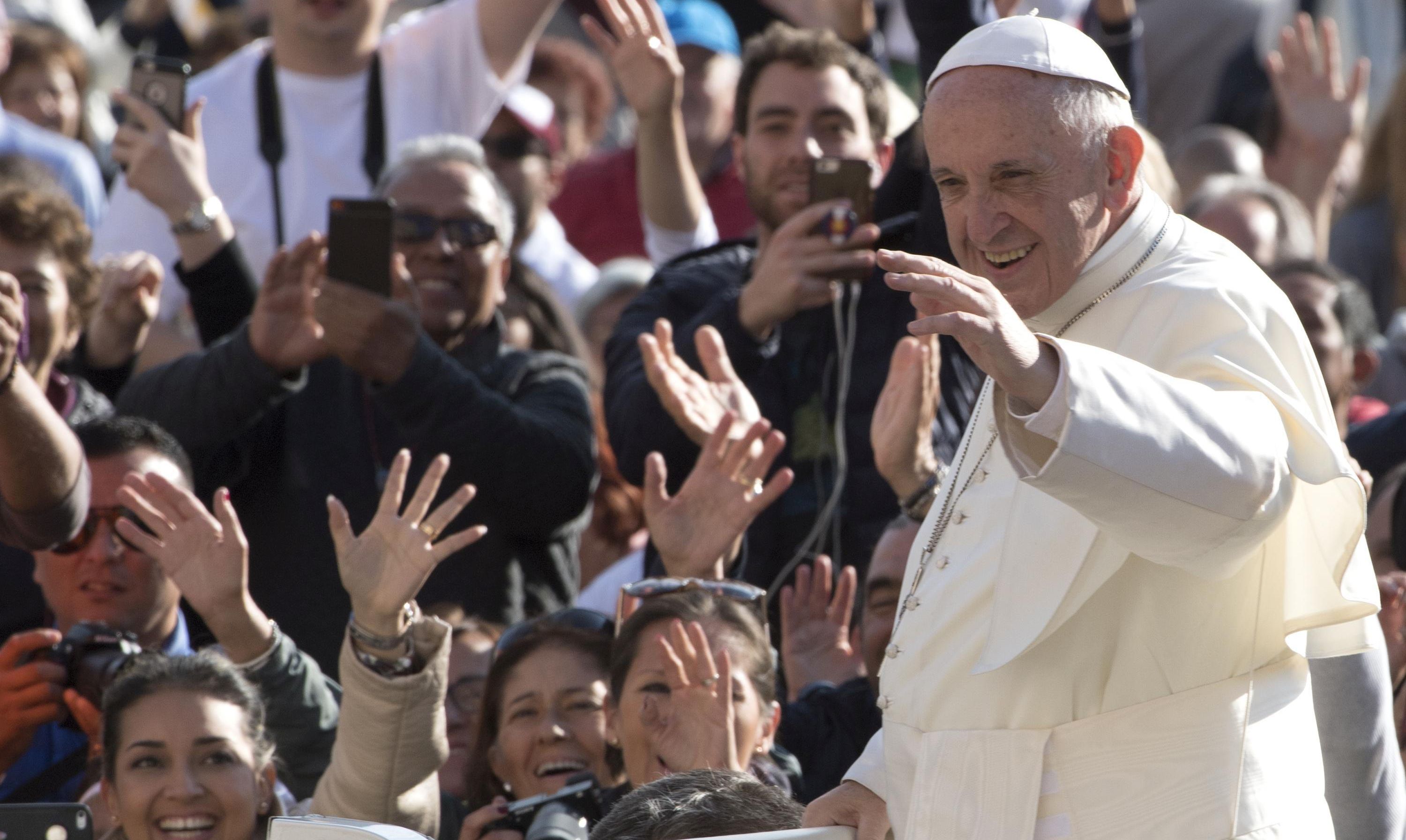 epa06229548 Pope Francis during his weekly general audience in St. Peter`s Square,Vatican City,Vatican, 27 September 2017.  EPA/MAURIZIO BRAMBATTI