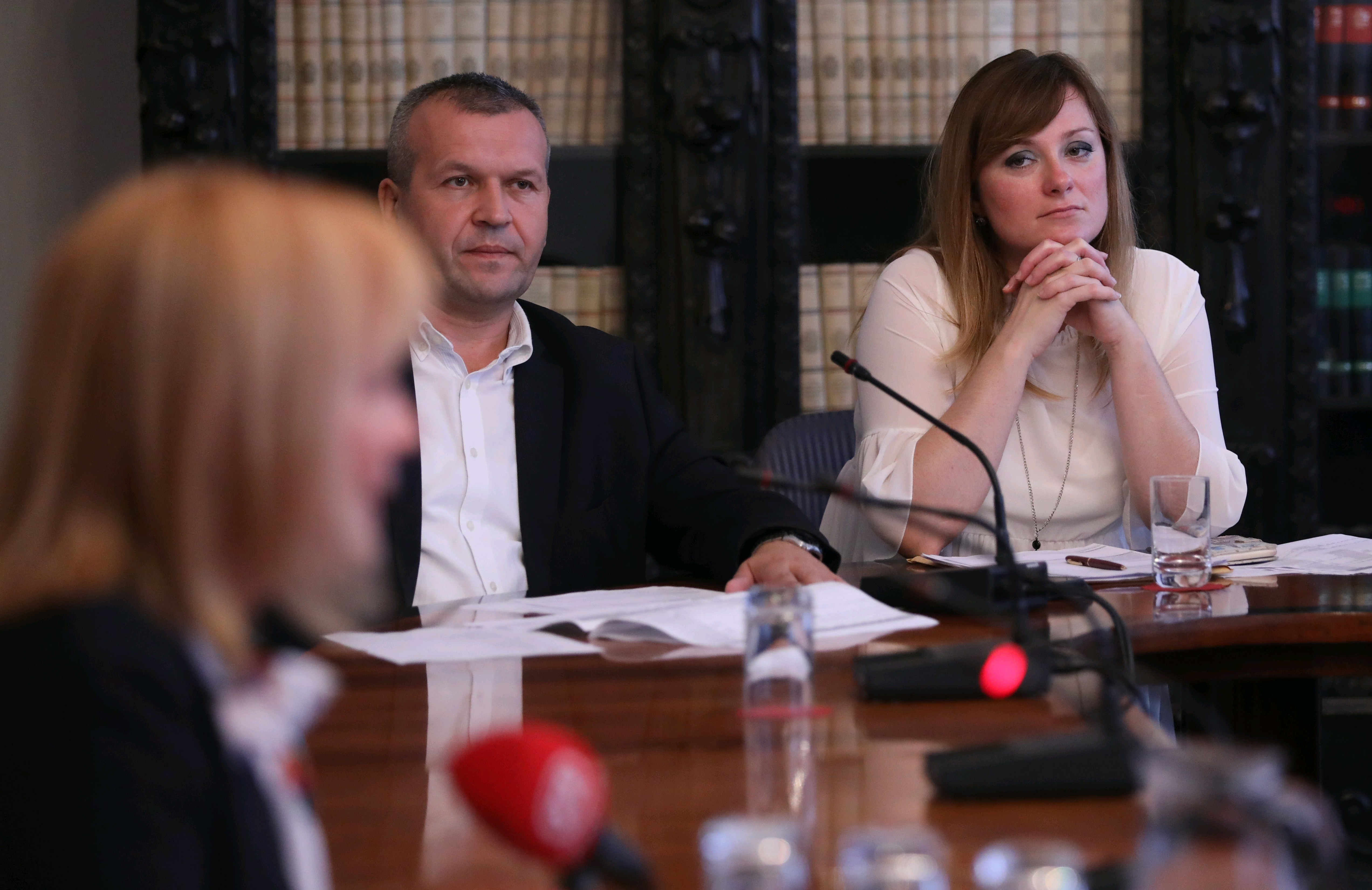 Zagreb, 28.09.2017. - Sjednica saborskog Odbora za izbor, imenovanja i upravne poslove. Na dnevnom redu je razgovor  s kandidatima prijavljenima za predsjednika odnosno èlanove Povjerenstva za odluèivanje o sukobu interesa. Na fotografiji Anðelko Strièak, eljka Josiæ. foto HINA/ Lana SLIVAR DOMINIÆ/ lsd
