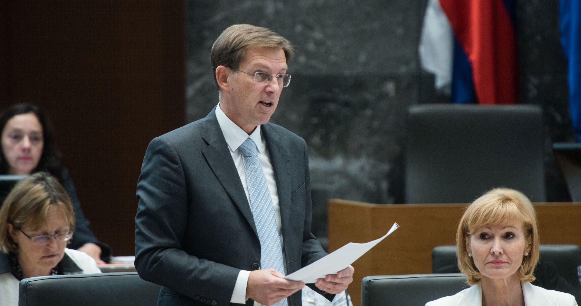 Ljubljana, 26.9.2017 - Slovenski premijer Miro Cerar u utorak je u parlamentu ponovio stajalite svoje vlade kako je provedba arbitrane presude o graniènom prijeporu s Hrvatskom pitanje potovanja naèela "vladavine prava" te izrazio oèekivanje da æe u sporu Ljubljane i Zagreba posredovati Europska komisija.
foto HINA/ STA/ Bor Slana/ ua