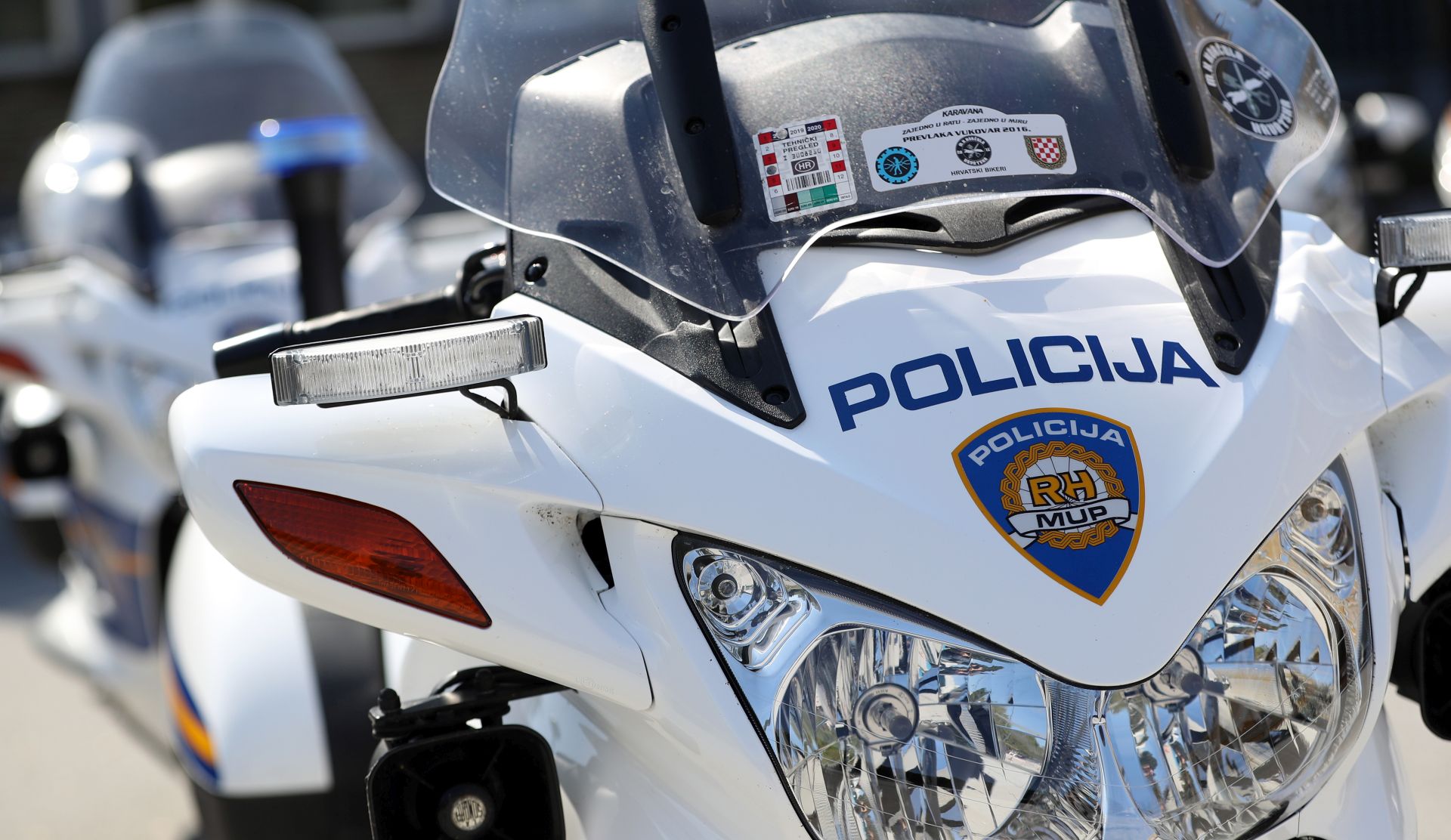 Zagreb, 28.09.2017 - Povodom obiljeavanja Dana policije, Uprava policije, Sluba za sigurnost cestovnog prometa u suradnji s Policijskom akademijom, Slubom za struèno usavravanje i specijalizaciju organiziraju Memorijal ime Buzova  7.natjecanje prometnih policajaca  vozaèa motocikala u vonji spretnosti. Na slici ilustracija, policija, motocikl.
foto HINA/ Damir SENÈAR /ds
