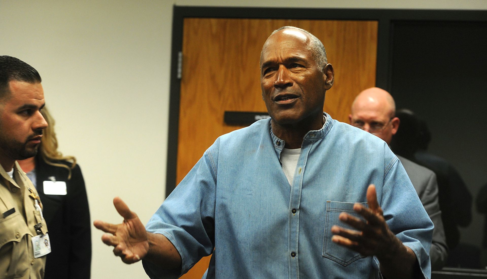 epa06237369 (FILE) - O.J. Simpson (C) reacts after learning he was granted parole at Lovelock Correctional Center (LCC), in Lovelock, Nevada, USA, 20 July 2017. (Reissued on 01 October 2017). According to a Nevada prison official on 01 October 2017, the former American football star O.J. Simpson has been freed on parole after nine years in prison for a Las Vegas armed robbery. Simpson, now 70, has served nine years in prison for a 2007 armed robbery involving two sports memorabilia dealers in a Las Vegas hotel room.  EPA/JASON BEAN / RENO GAZETTE-JOURNAL / POOL