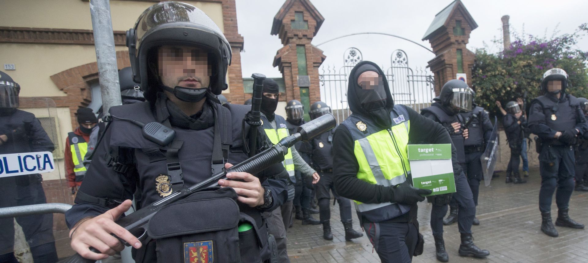 epa06238138 Officers of the National Police remove material from a polling center set at Can Vilumara Secondary School in L´Hospitalet Llobregat, Barcelona, Catalonia, northeastern Spain, on 01 October 2017. Spanish National Police officers and Civil guards have been deployed to prevent the people from entering to the polling centers to vote in the Catalan independence referendum, that has been banned by the Spanish Constitutional Court, but many people have managed to do it. The police action has provocked clashes between pro-independence people and the police forces in some polling centers./Quique García  EPA/Quique García