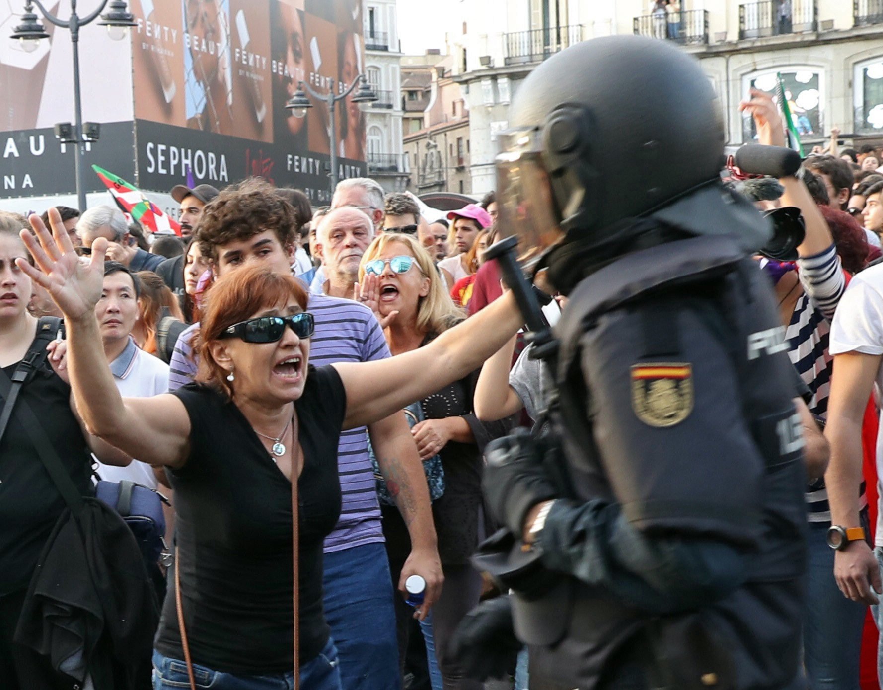 epa06239117 People gather in Puerta del Sol square to support the 'Rigth to decide' on the '1-O Referendum' in Madrid, Spain, 01 October 2017. Spanish National Police officers and Civil guards have been deployed to prevent the people from entering to the polling centers to vote in the Catalan independence referendum, that has been banned by the Spanish Constitutional Court, but many people have managed to do it. The police action has provoked clashes between pro-independence people and the police forces.  EPA/JJ GUILLEN