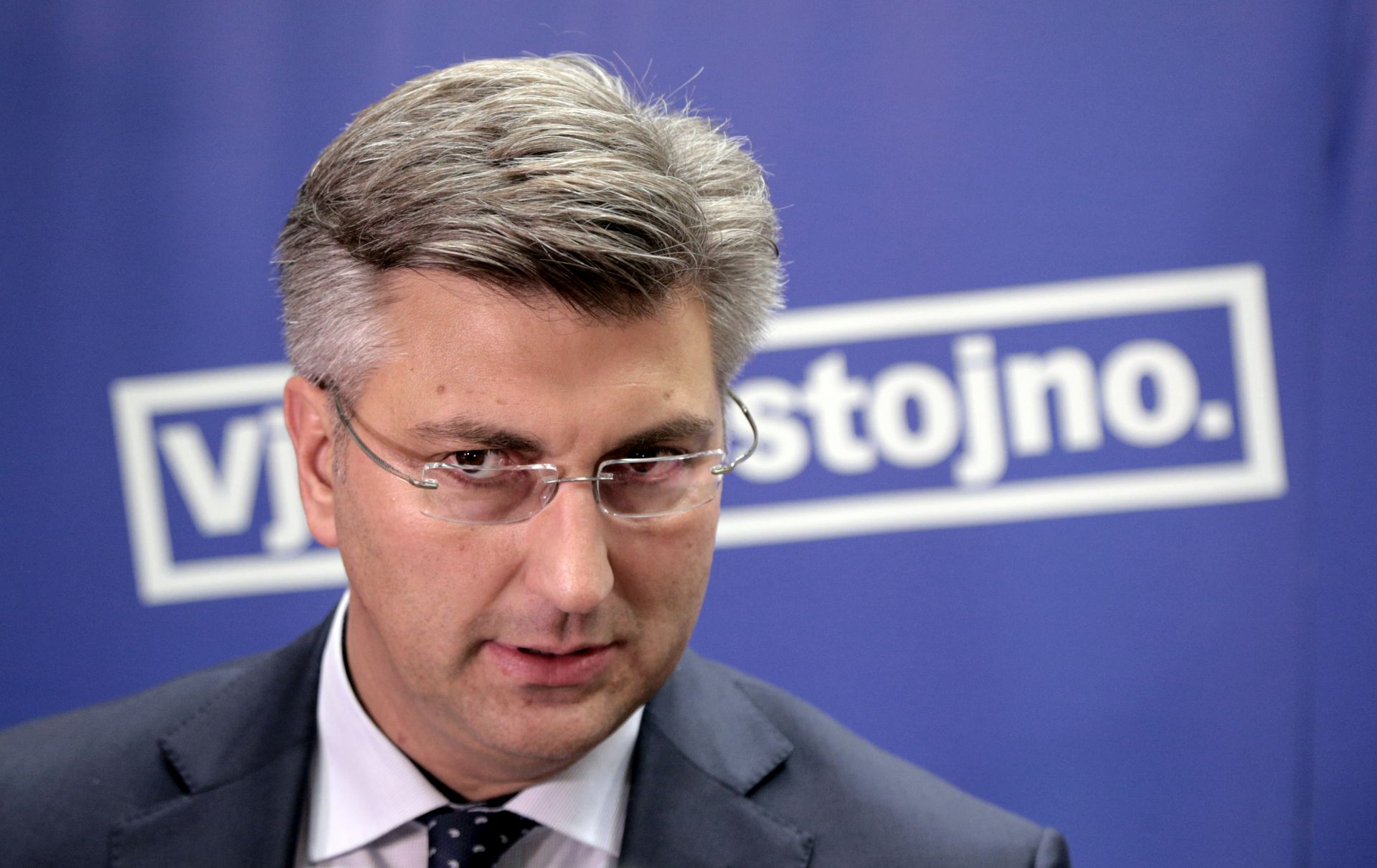 Zagreb, 2.10.2017 - Predsjednik HDZ-a Andrej Plenković daje izjavu za medije nakon sjednice Predsjedništva i Nacionalnog vijeća HDZ-a.
Foto Hina Dario GRZELJ/ dag
