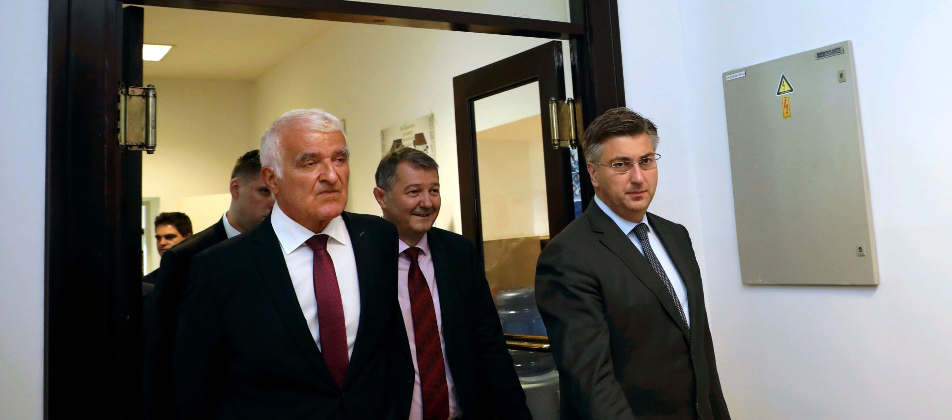 Zagreb, 03.10.2017. - Povodom obiljeavanja 90. obljetnice osnutka kole narodnog zdravlja "Andrija tampar odrava se struèno znanstveni skup "Zdravlje i zdravstvo: izazovi i moguænosti - susret profesije i politike". Na fotografiji Zvonko Kusiæ, Marijan Klarica, Andrej Plenkoviæ. foto HINA/ Lana SLIVAR DOMINIÆ/ lsd