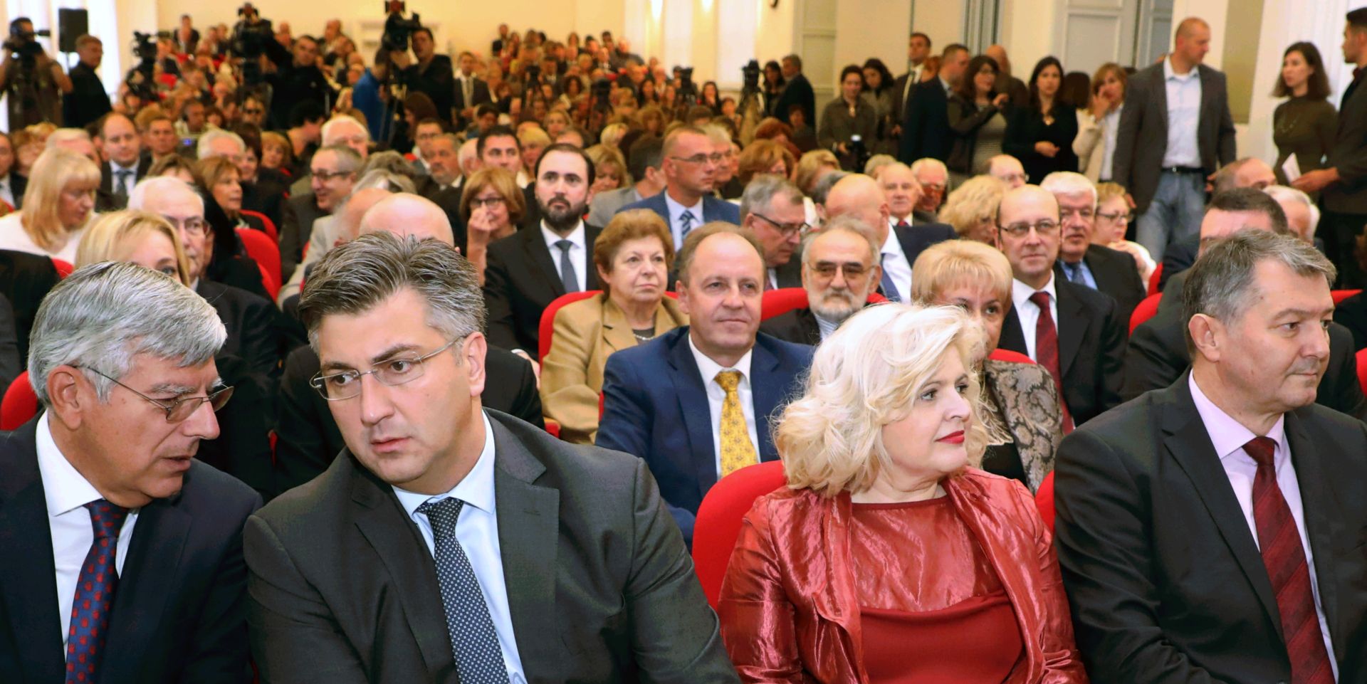 Zagreb, 03.10.2017. - Povodom obiljeavanja 90. obljetnice osnutka kole narodnog zdravlja "Andrija tampar odrava se struèno znanstveni skup "Zdravlje i zdravstvo: izazovi i moguænosti - susret profesije i politike". Na fotografiji eljko Reiner, Andrej Plenkoviæ, Mirjana Kujundiæ Tiljak, Marijan Klarica. foto HINA/ Lana SLIVAR DOMINIÆ/ lsd
