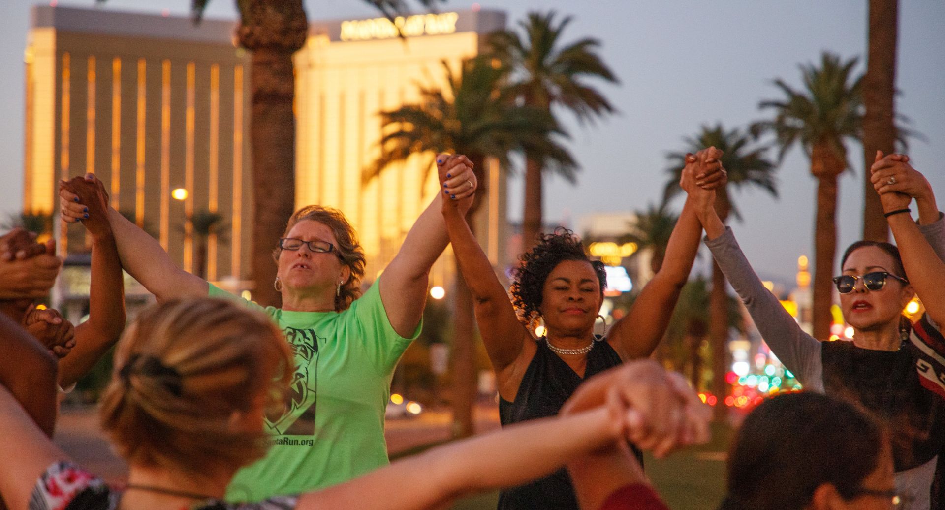 epa06243335 Parishioners from The Gathering church pray near the Mandalay Bay hotel in memory of the victims of the mass shooting in Las Vegas, Nevada, USA, 03 October 2017. Police reports indicate that a gunman, identified as Stephen Paddock, 64, firing from an upper floor in the Mandalay Bay hotel killed 58 people and injured more than 500 before he reportedly killed himself as police made their way to his hotel room.  EPA/EUGENE GARCIA