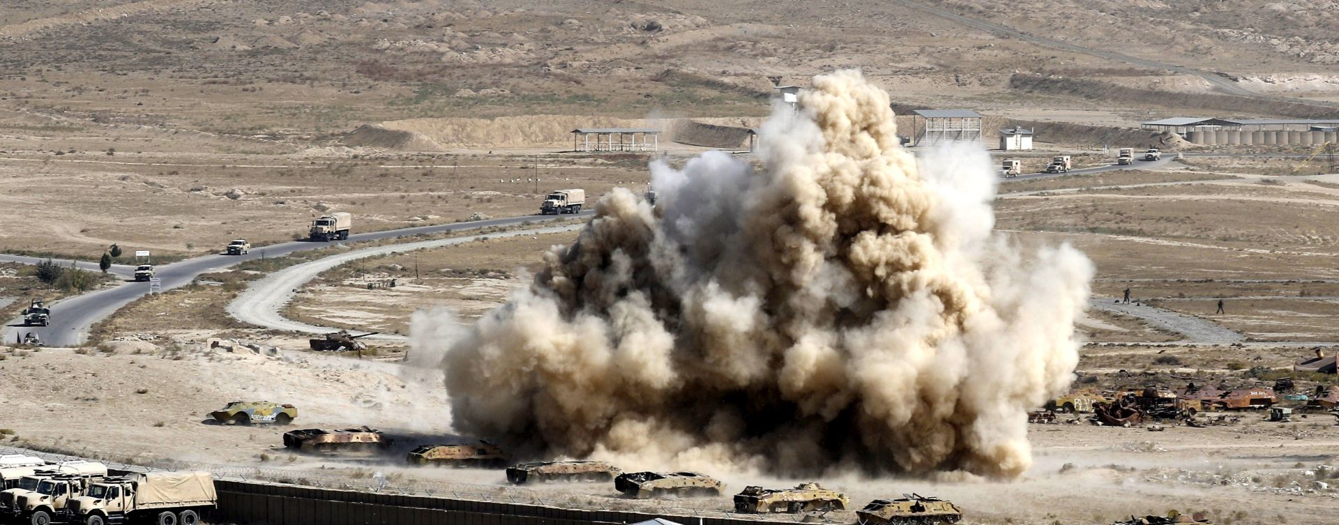 epa06270898 Smokes and dusts rise after a land mine explosion during a military maneuver in the outskirt of Kabul, Afghanistan, 17 October 2017.  EPA/JAWAD JALALI
